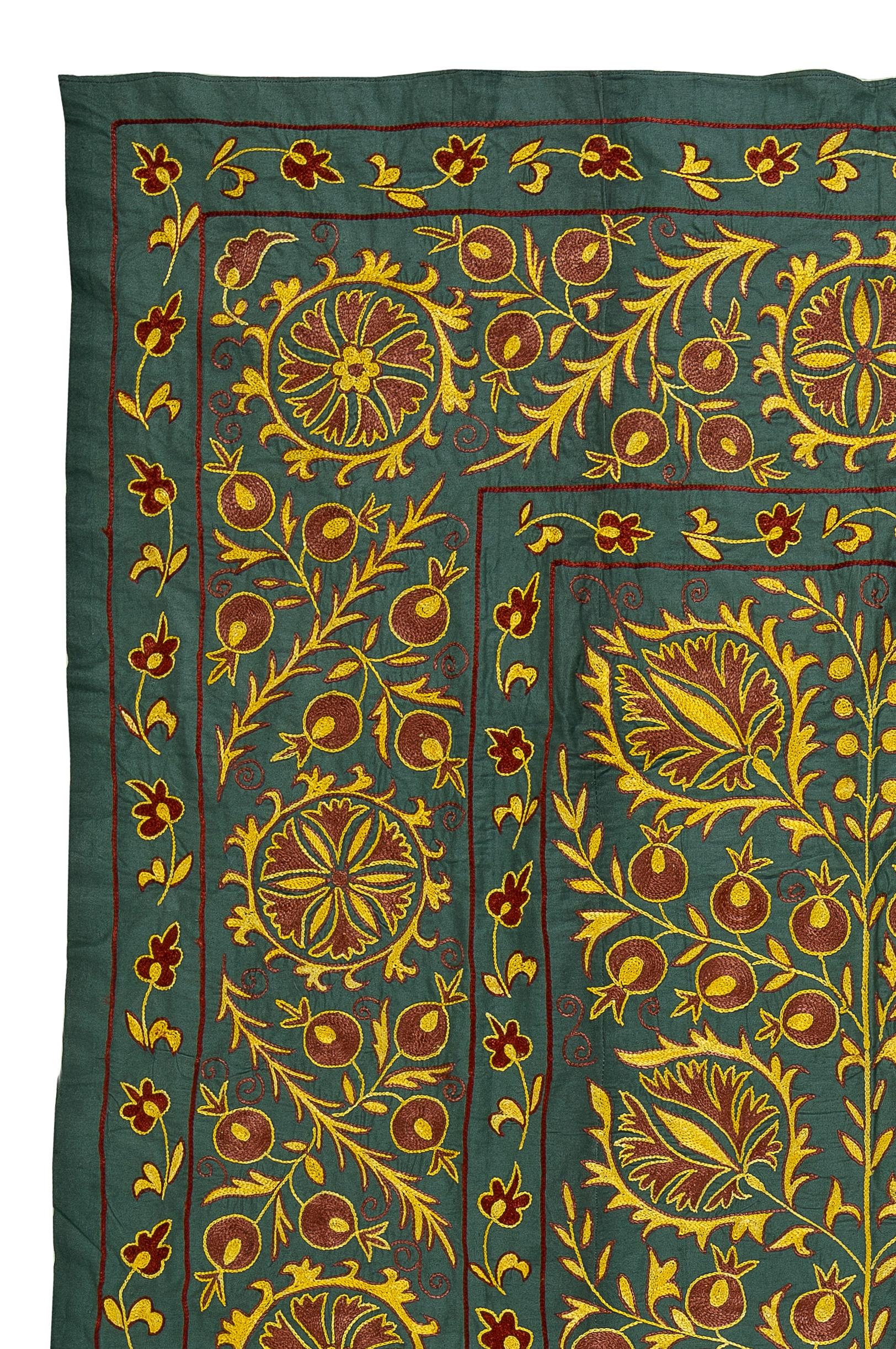 Suzani 4.6x6.9 ft Silk Embroidery Wall Hanging, Modern Green Tapestry, Uzbek Wall Decor For Sale