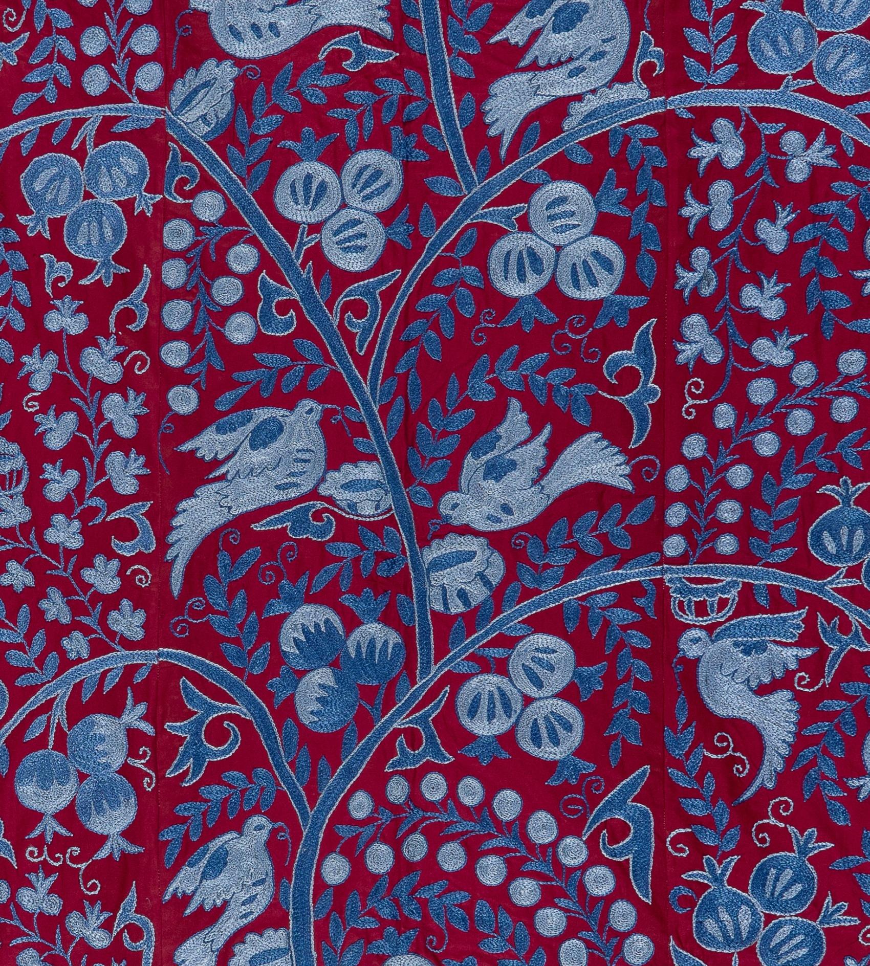 Brodé Nouveau tissu de table Suzani ouzbek brodé en coton et soie de 4,6 x 7 pieds en vente