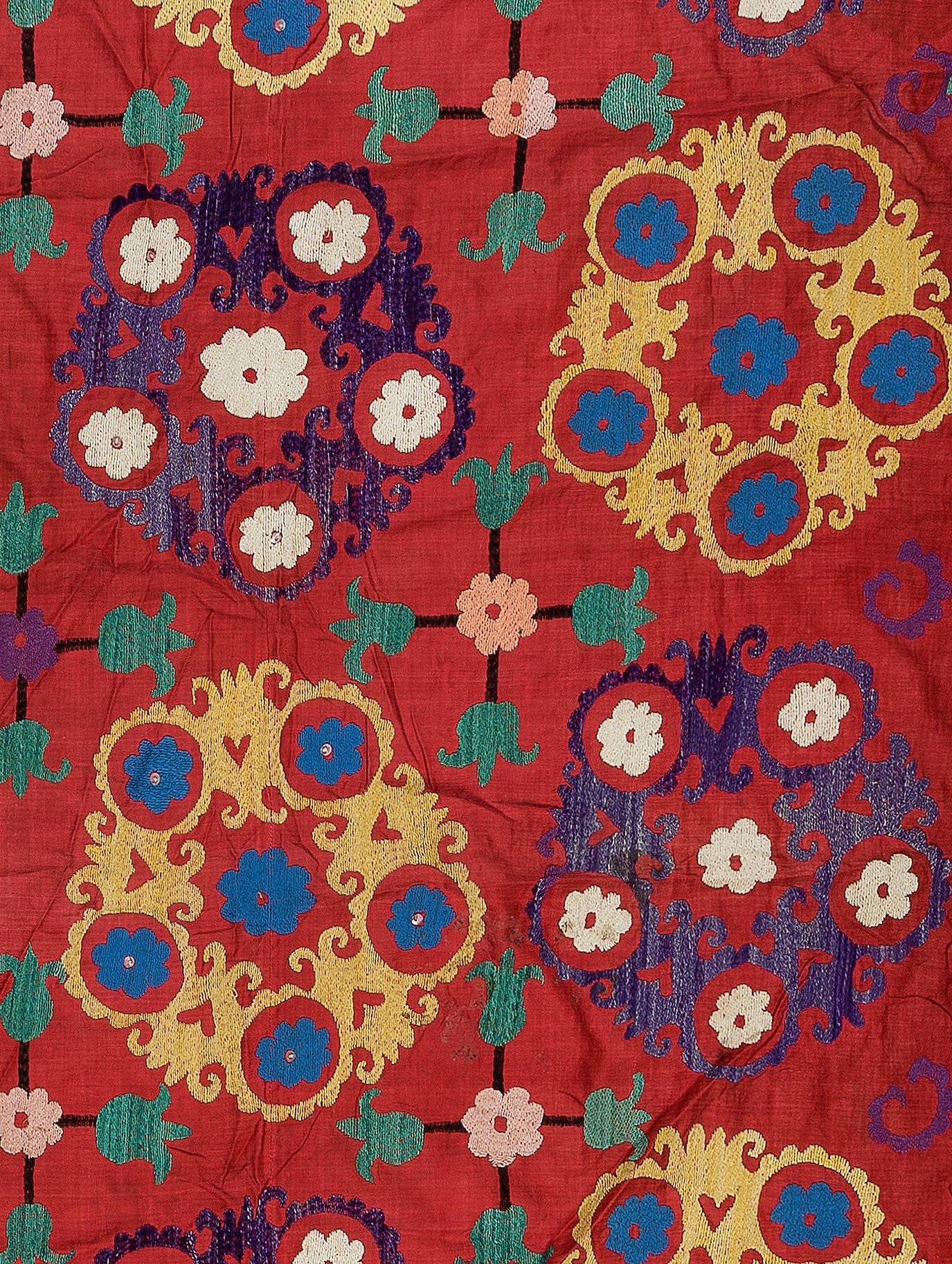 4.6x7 Ft Vintage Silk Embroidery Bed Cover, Uzbek Suzani Wall Hanging in Red In Good Condition For Sale In Philadelphia, PA