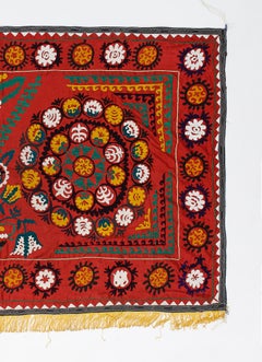 4,6x7.3 Ft Asiatische Suzani-Wandbehangshalterung, Seidenstickerei-Tischbezug, roter Bettspread