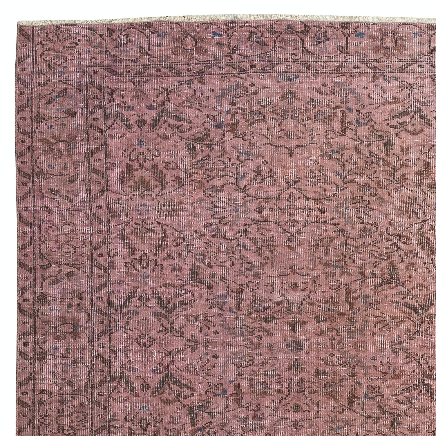 Turc 4.6x7.5 Ft Contemporary Floral Patterned Area Rug in Pink. Noué à la main en Turquie en vente