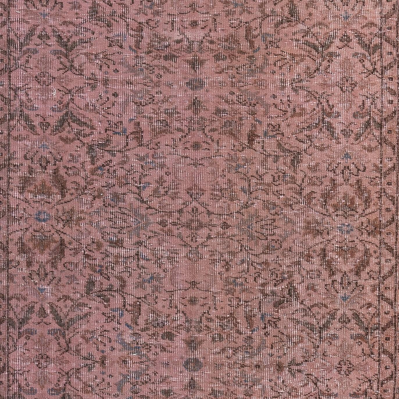 4.6x7.5 Ft Contemporary Floral Patterned Area Rug in Pink. Noué à la main en Turquie Bon état - En vente à Spring Valley, NY