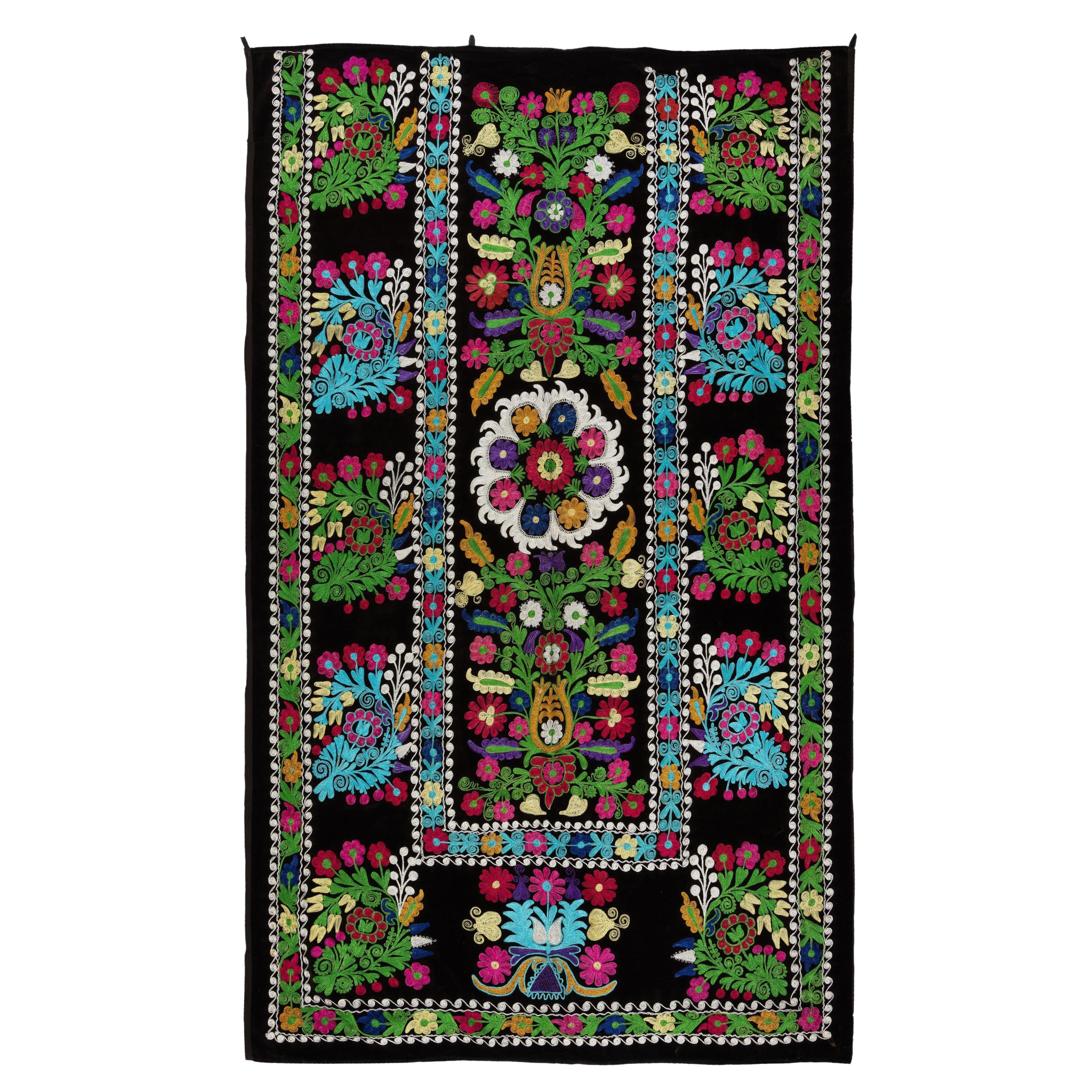 4.6x7.5 Ft Gorgeous Silk Embroidery Suzani Wall Hanging, Needlework Table Cover For Sale