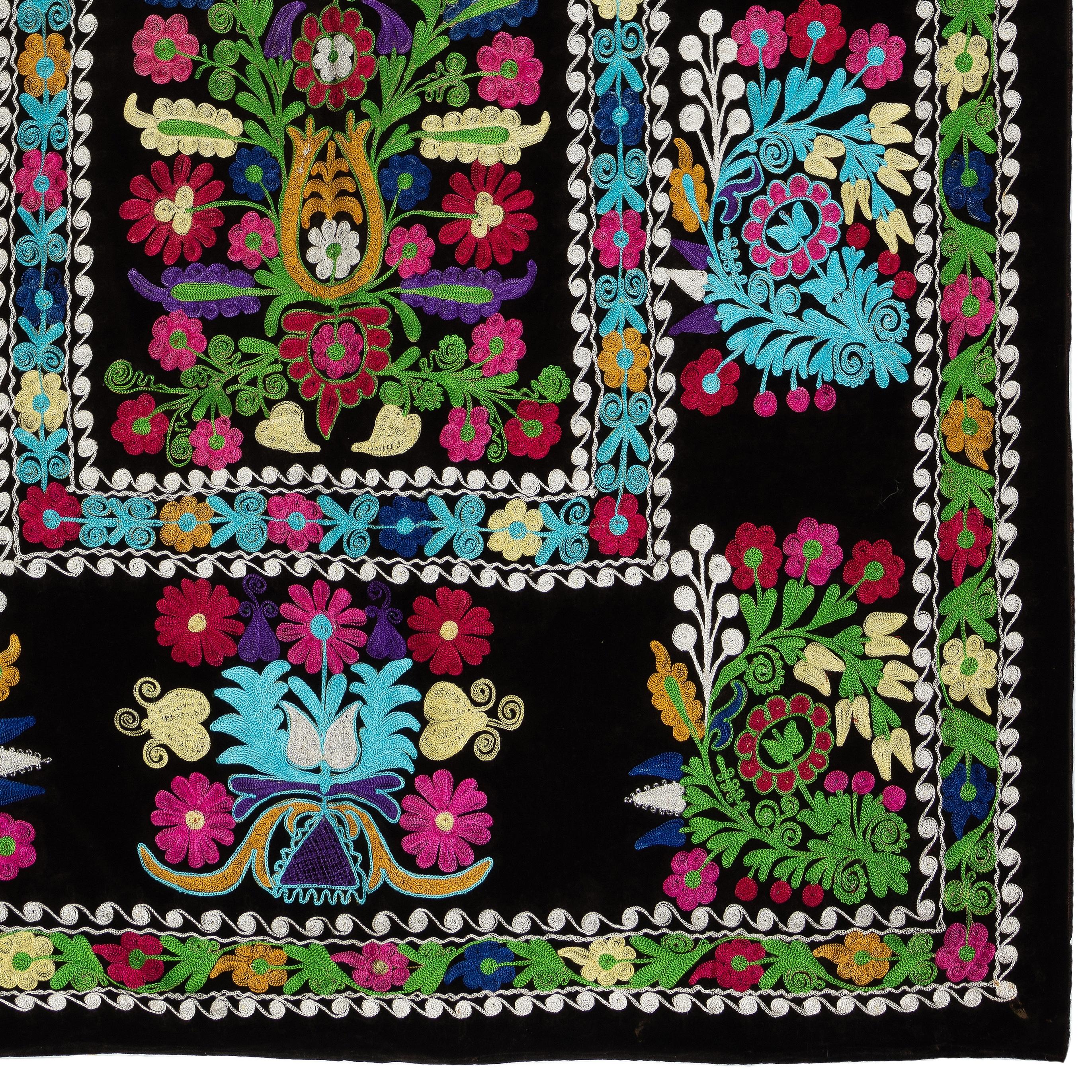 Embroidered 4.6x7.5 Ft Silk Embroidery Wall Hanging, Needlework Table Cover, Uzbek Bedspread For Sale