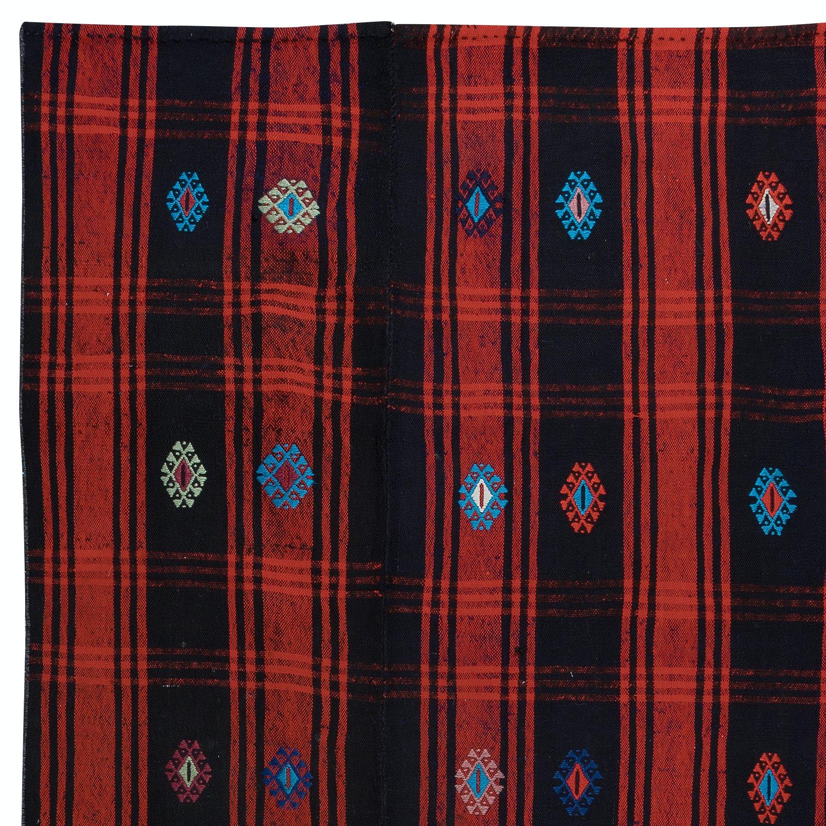 4,6x8 Ft handgewebter Vintage-Kelim-Teppich, Anatolischer Teppich in Rot, Marineblau & Schwarz (Türkisch) im Angebot