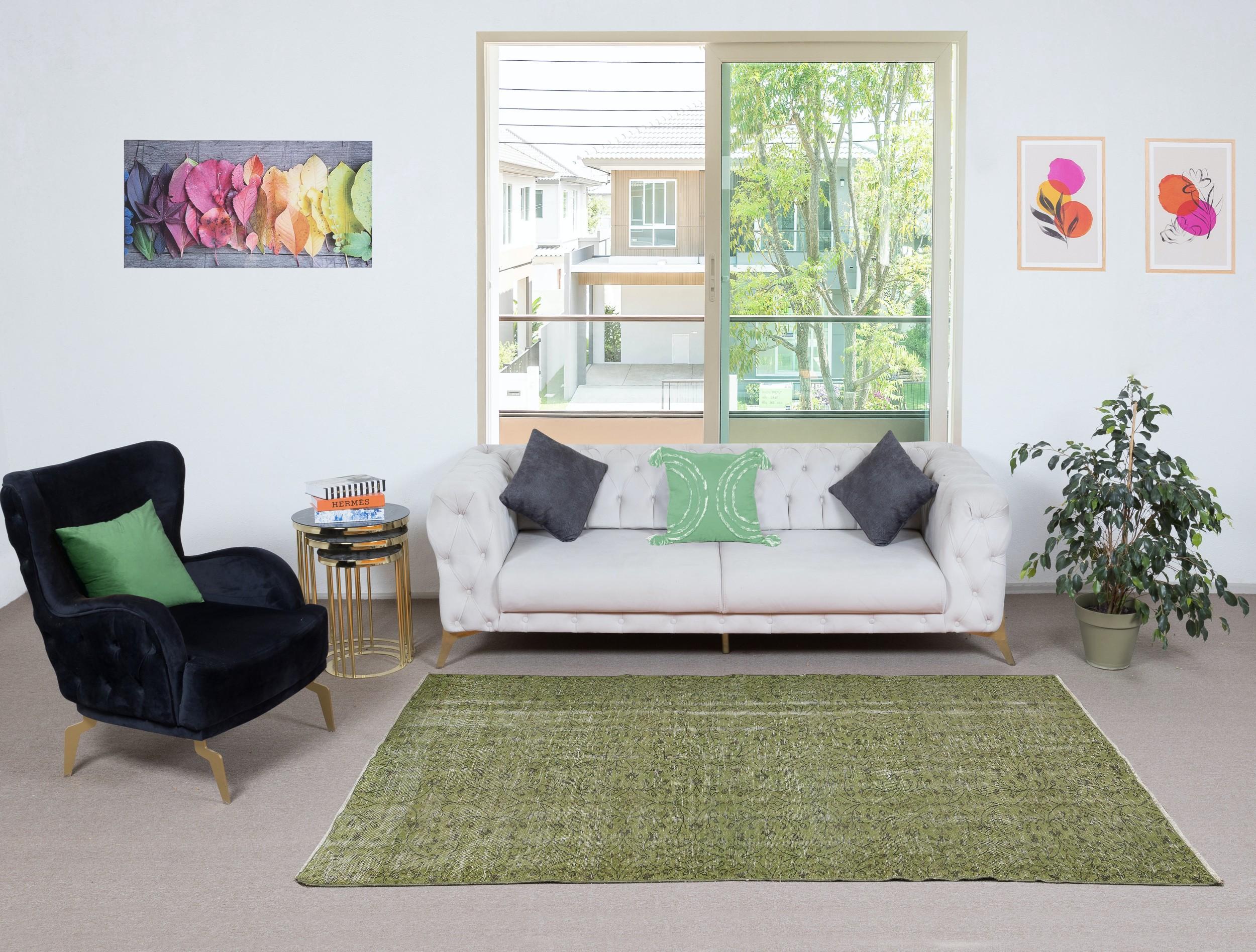 Nos tapis surteints sont tous des pièces vintage nouées à la main qui sont recréées dans notre atelier pour répondre à un plus large éventail de choix de décoration intérieure, du moderne au côtier, de l'industriel au rustique/cottage. Ces tapis