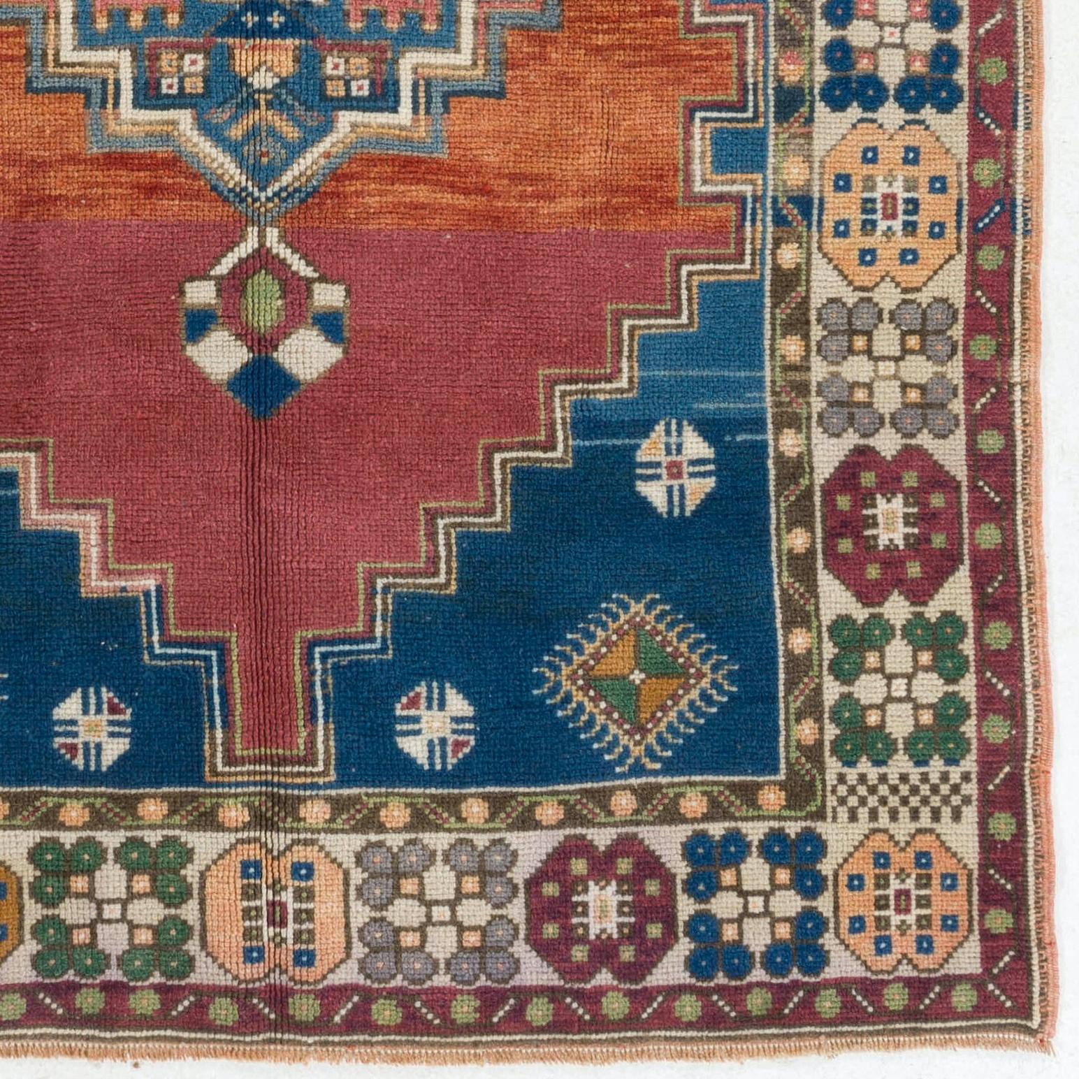 4.6x8.8 Ft Traditional Turkish Tribal Rug, Vintage Oriental Carpet, Wool Pile In Good Condition For Sale In Spring Valley, NY