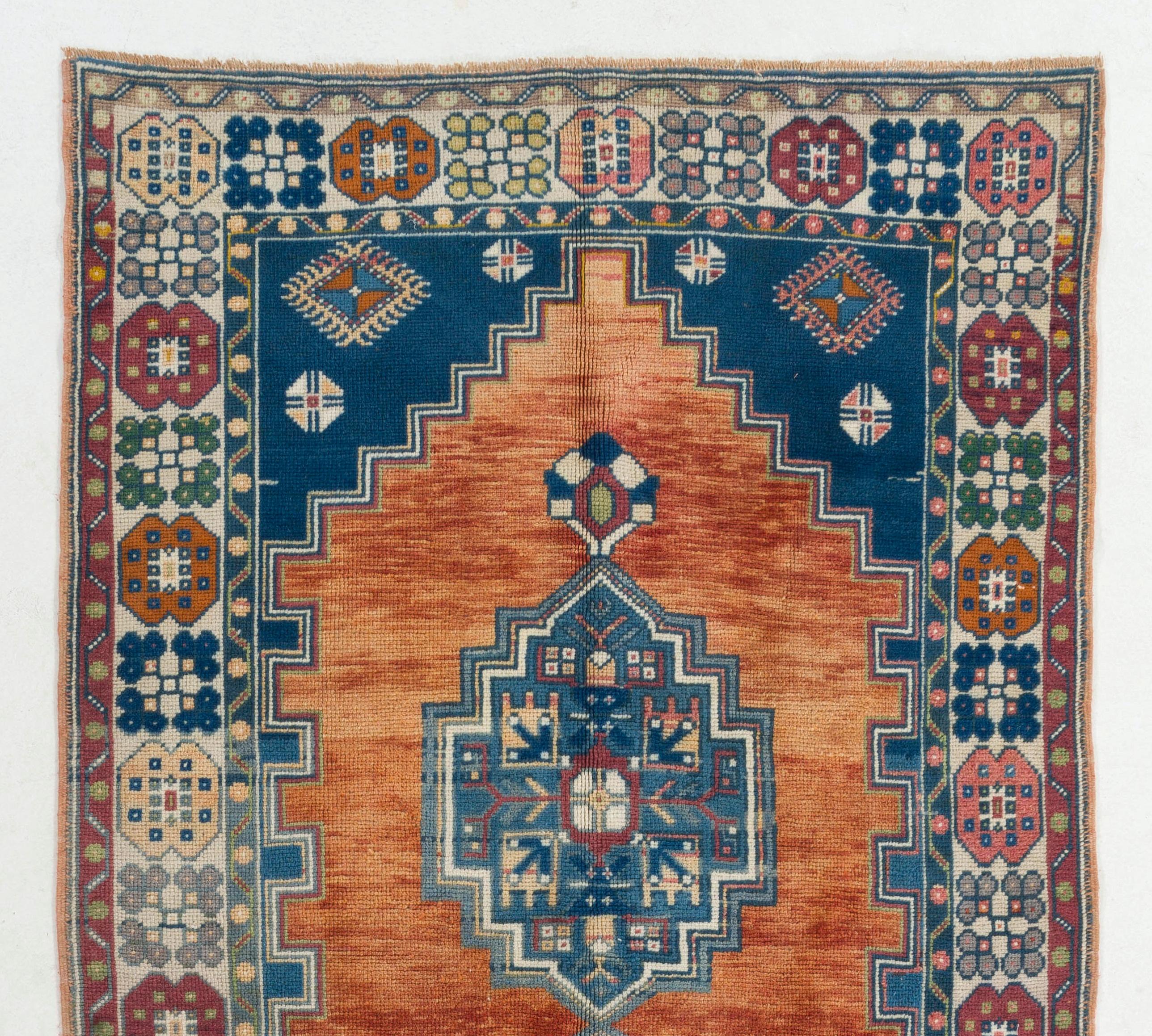 A vintage Central Anatolian rug with a geometric design and unusual border pattern. Medium wool pile on wool foundation. Washed professionally. Ideal for both residential and commercial interiors. Measures: 4.6 x 8.8.
    