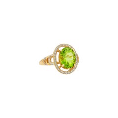 Sunita Nahata Peridot 4.70ct. Fancy Ring aus 18 Karat Gelbgold mit Diamant.