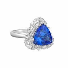 Sunita Nahata Tansanit 4.70ct. Ring aus 18 Karat Weißgold mit weißem Diamanten.