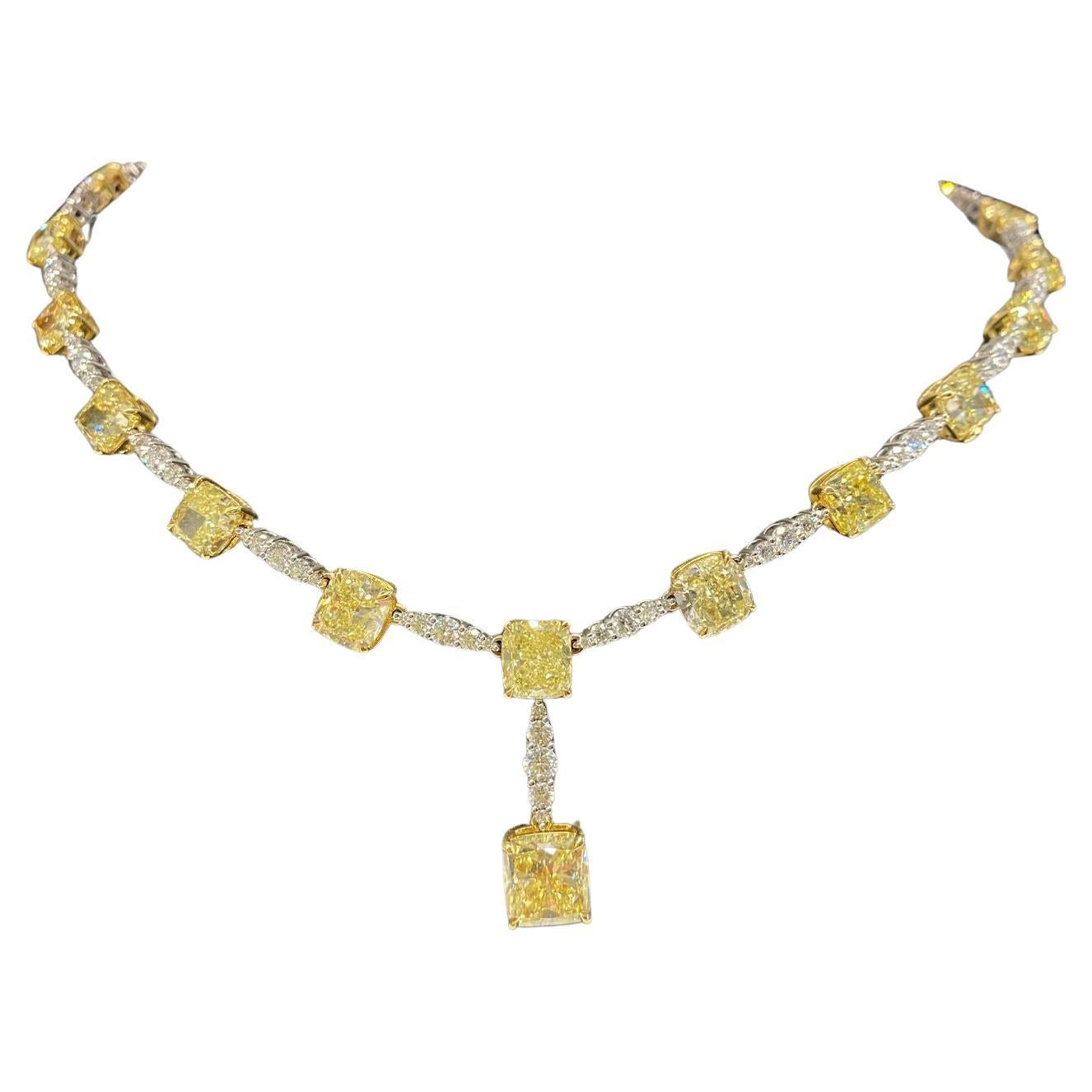 Moderne Collier en or jaune 18 carats avec diamants blancs et jaunes fantaisie de 47 carats en vente