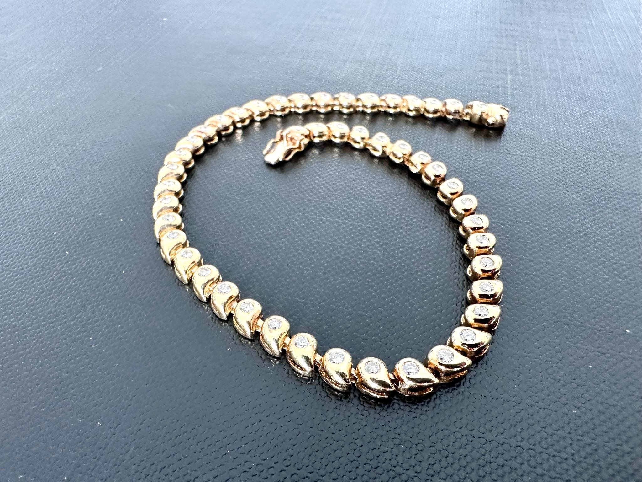 Women's or Men's 47 Diamonds 18kt Yellow Gold Tennis Bracelet For Sale