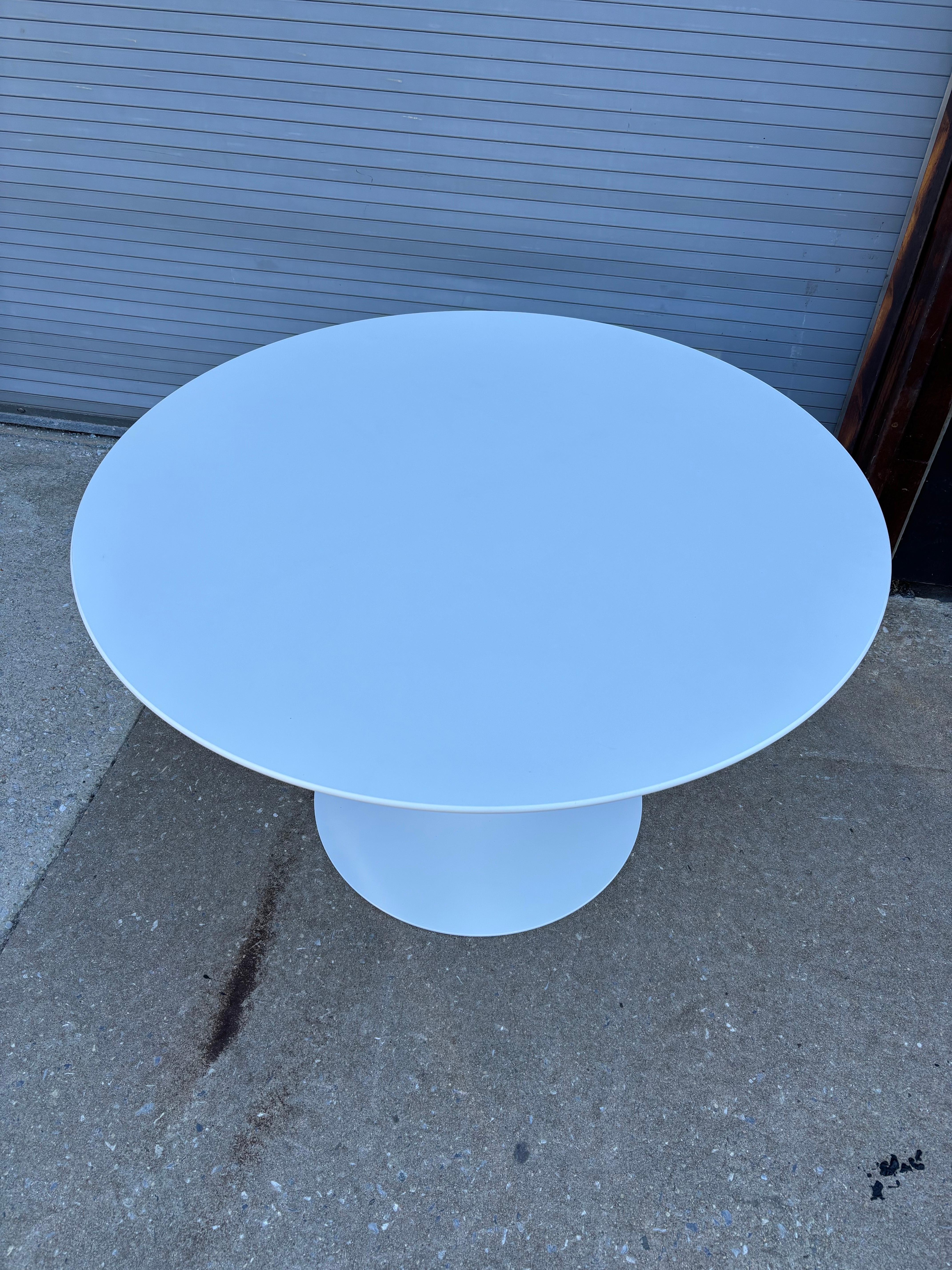 Eero Saarinen for Knoll 47