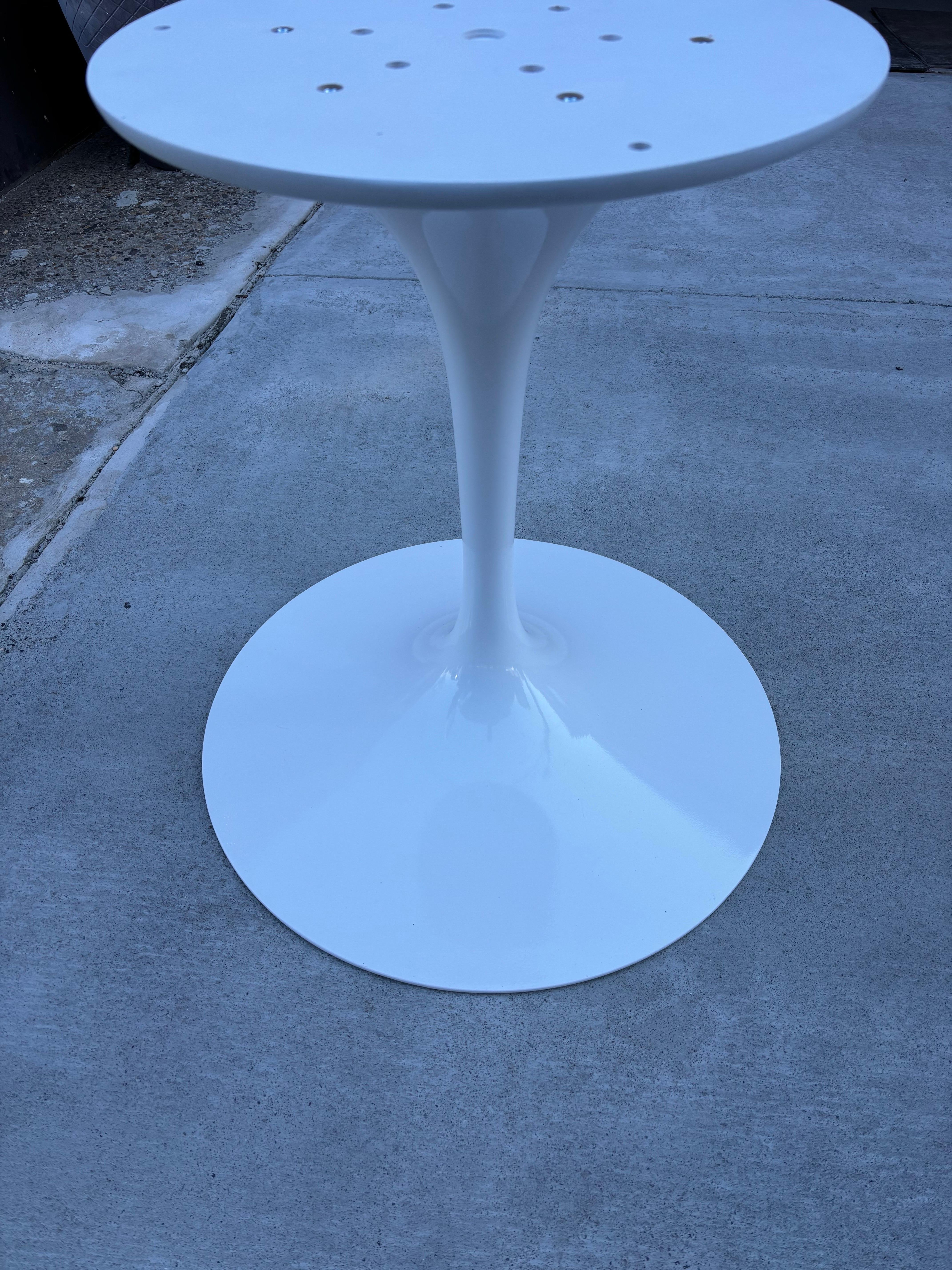 47” Saarinen Tulip Dining Table for Knoll In Good Condition In Philadelphia, PA