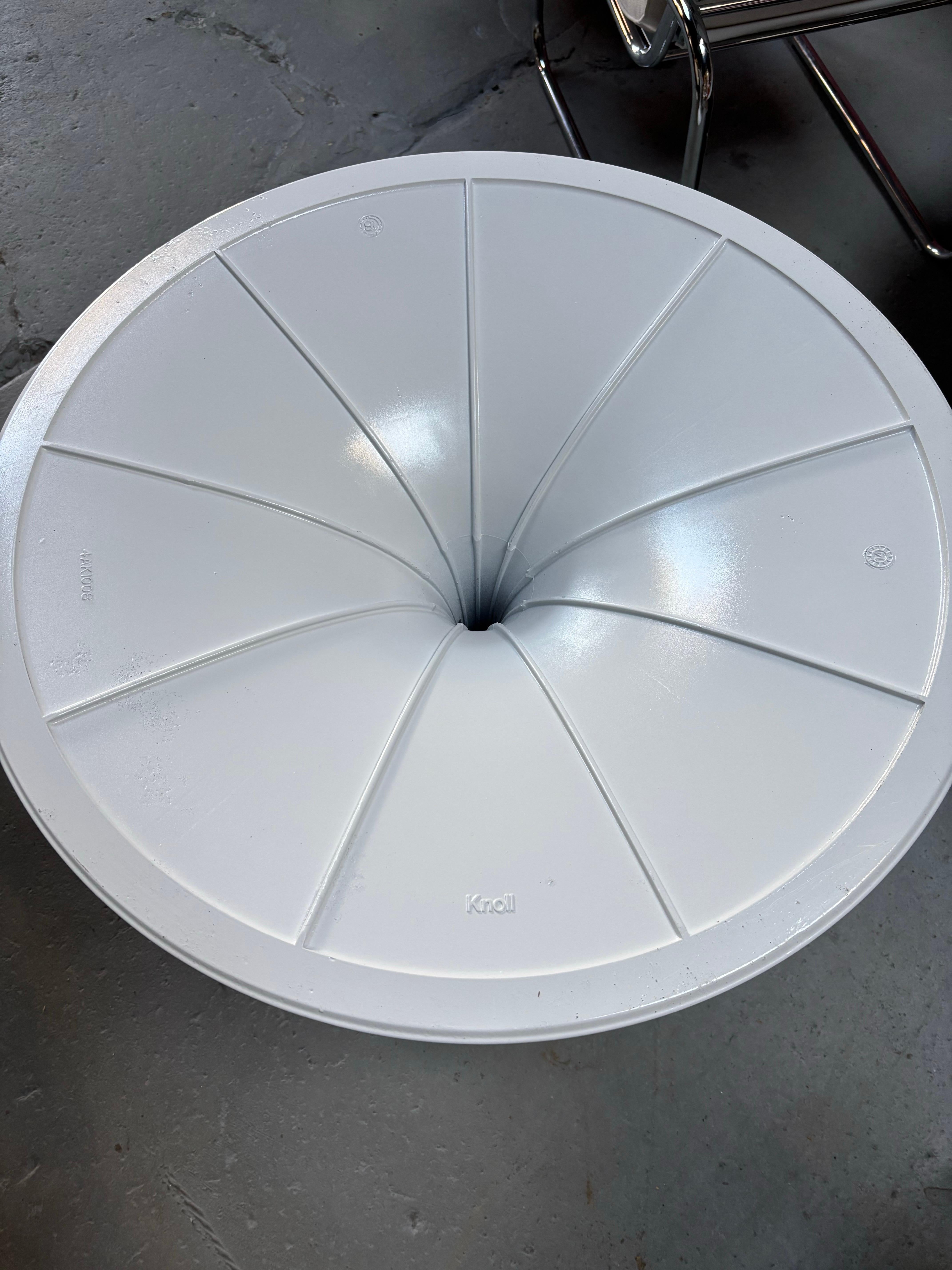 Contemporary 47” Saarinen Tulip Dining Table for Knoll