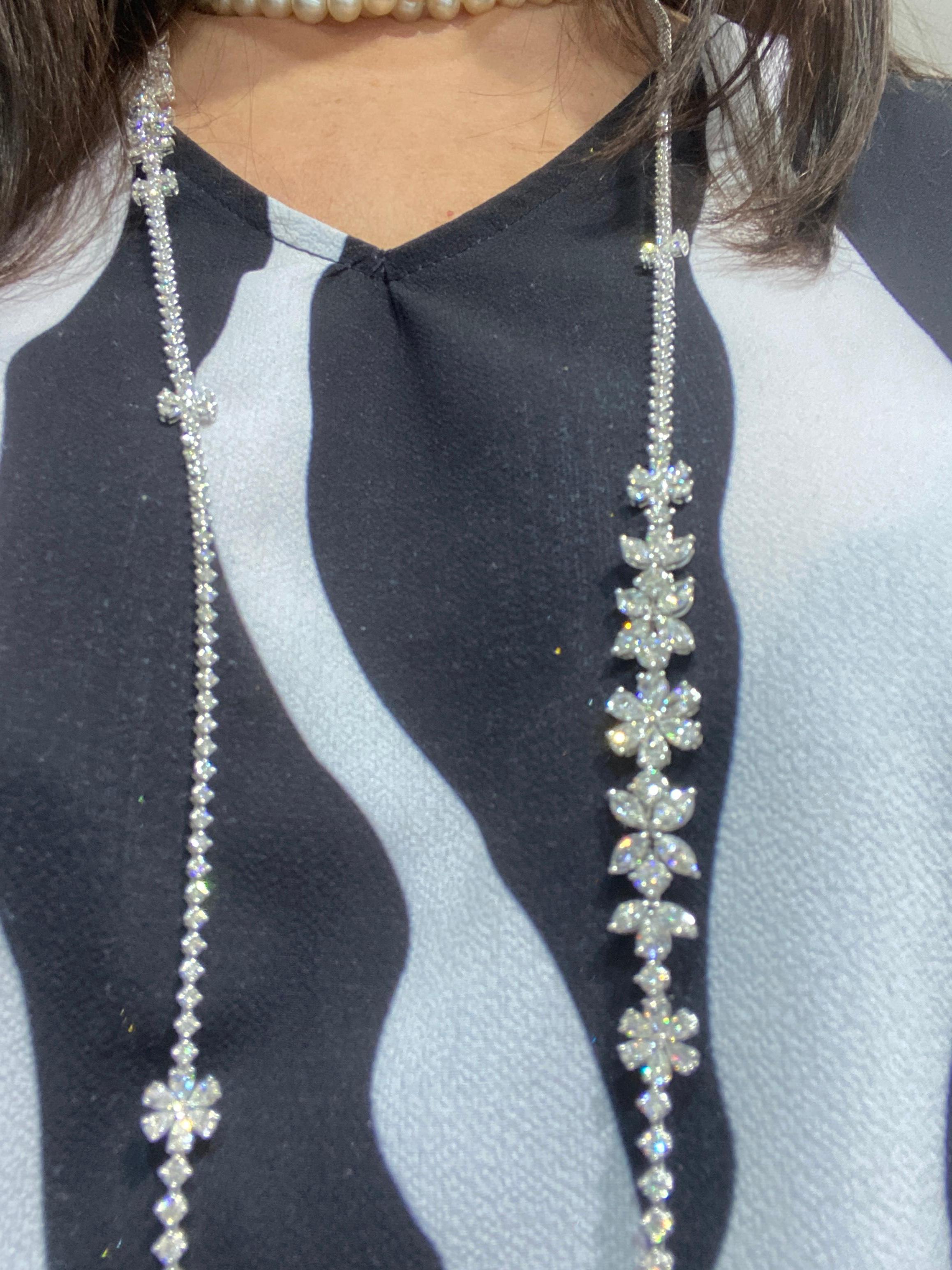 Women's or Men's Zydo 18k Diamond Flower Necklace 27.28 Carats VS-F Color