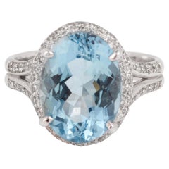 Bague en or blanc 18 carats avec aigue-marine de 4,70 carats et diamants