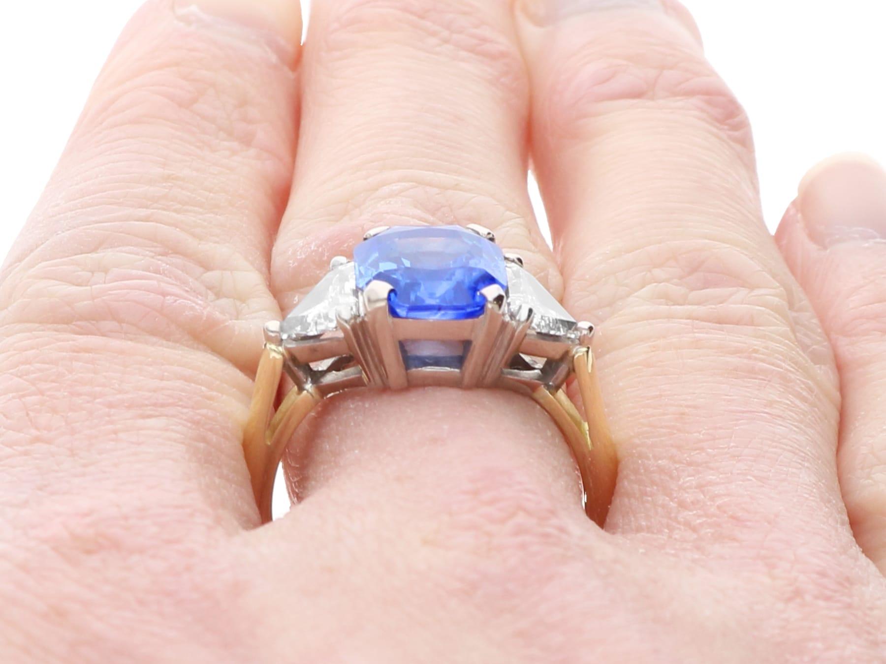 Bague trilogie en or jaune 18 carats, saphir de Ceylan de 4,70 carats et diamant de 1,34 carat 2004 en vente 7
