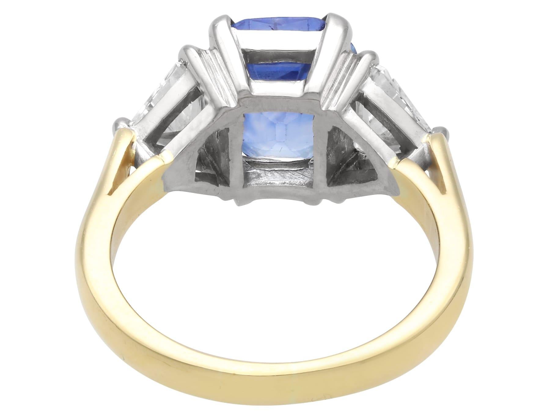 Bague trilogie en or jaune 18 carats, saphir de Ceylan de 4,70 carats et diamant de 1,34 carat 2004 en vente 2