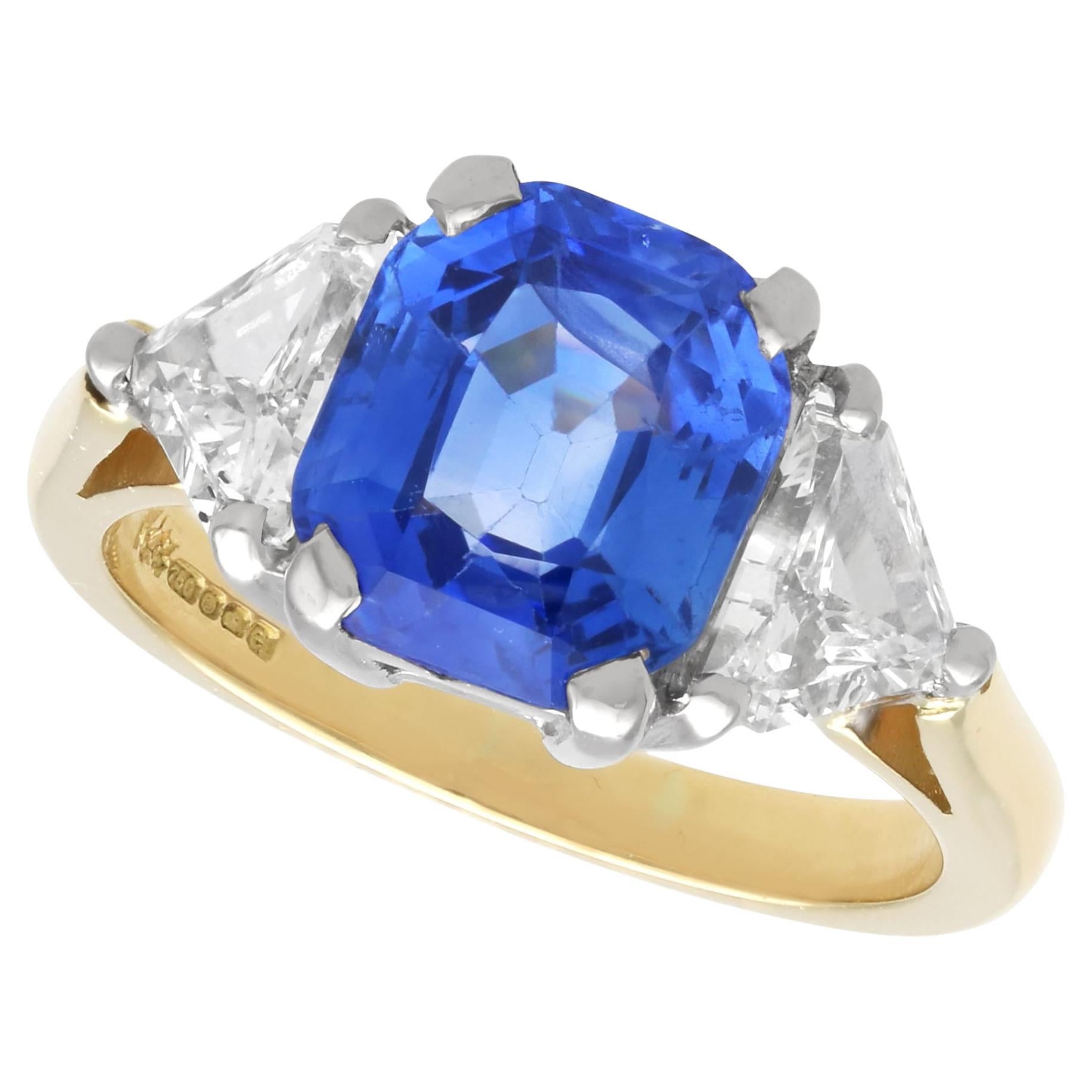 Bague trilogie en or jaune 18 carats, saphir de Ceylan de 4,70 carats et diamant de 1,34 carat 2004 en vente