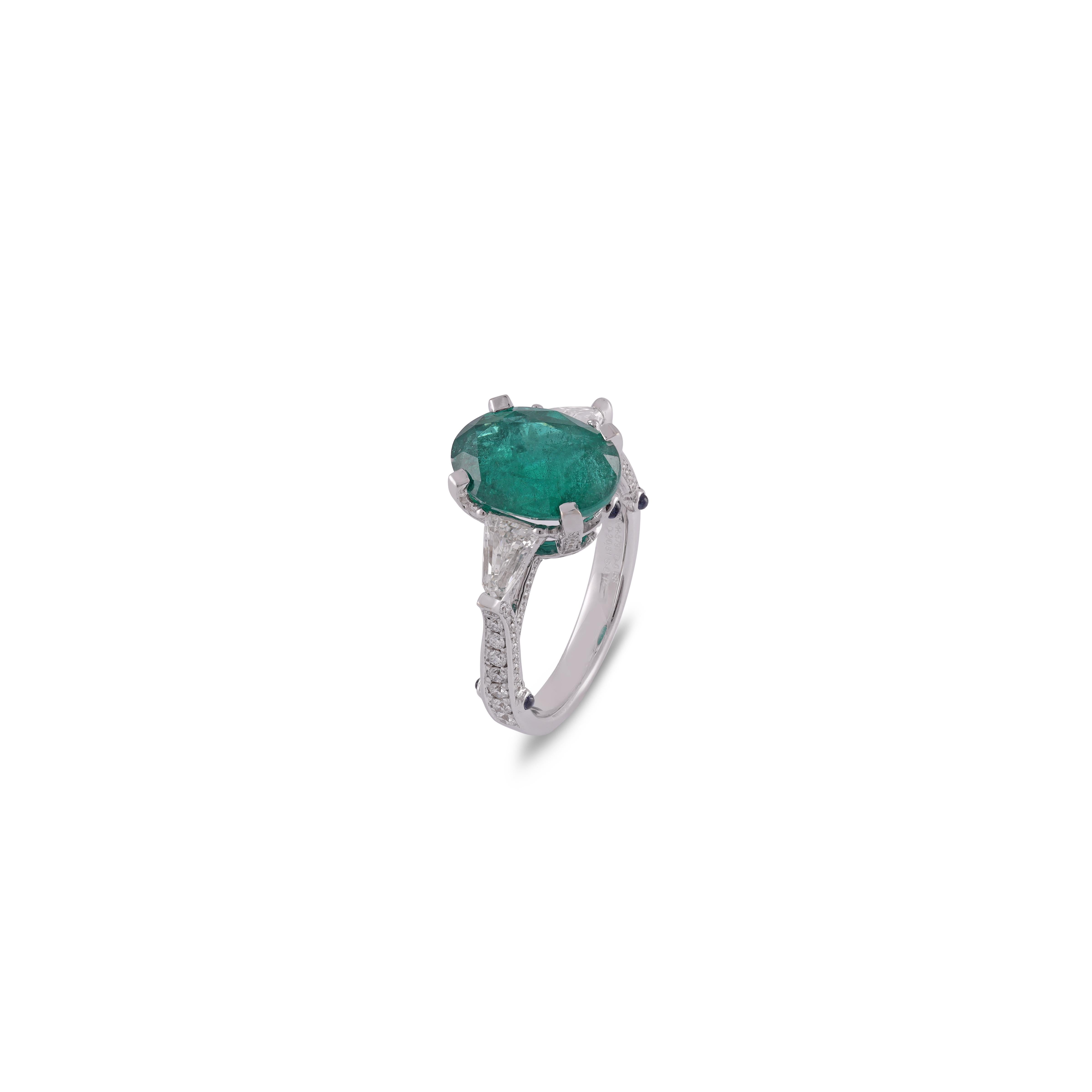 Contemporary 4.70 Carat Clear Zambian Emerald & Diamond Crown Ring in 18k White Gold For Sale