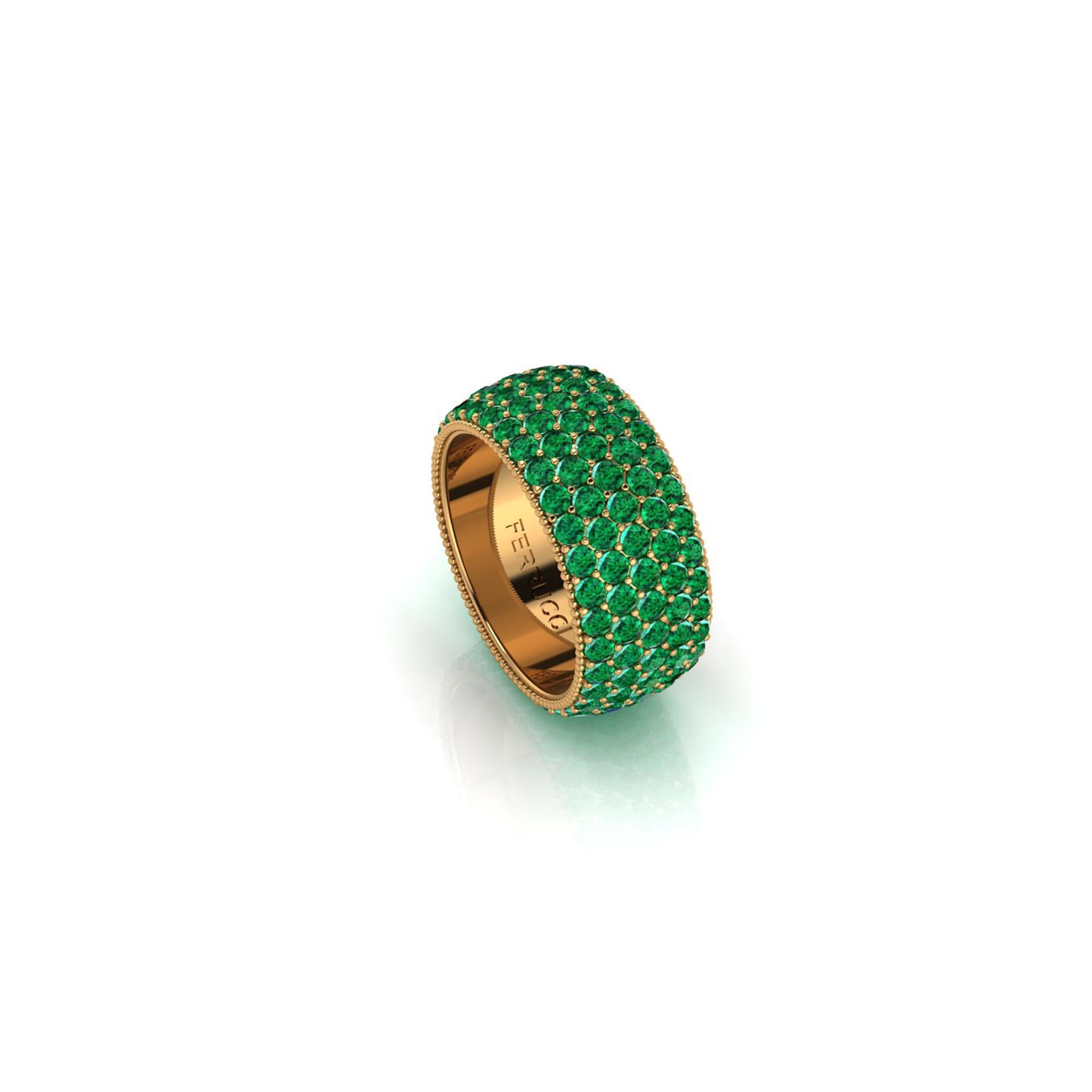 4,70 Karat tiefgrüner Smaragd breiter Eternity-Ring aus 18 Karat Gelbgold (Moderne) im Angebot