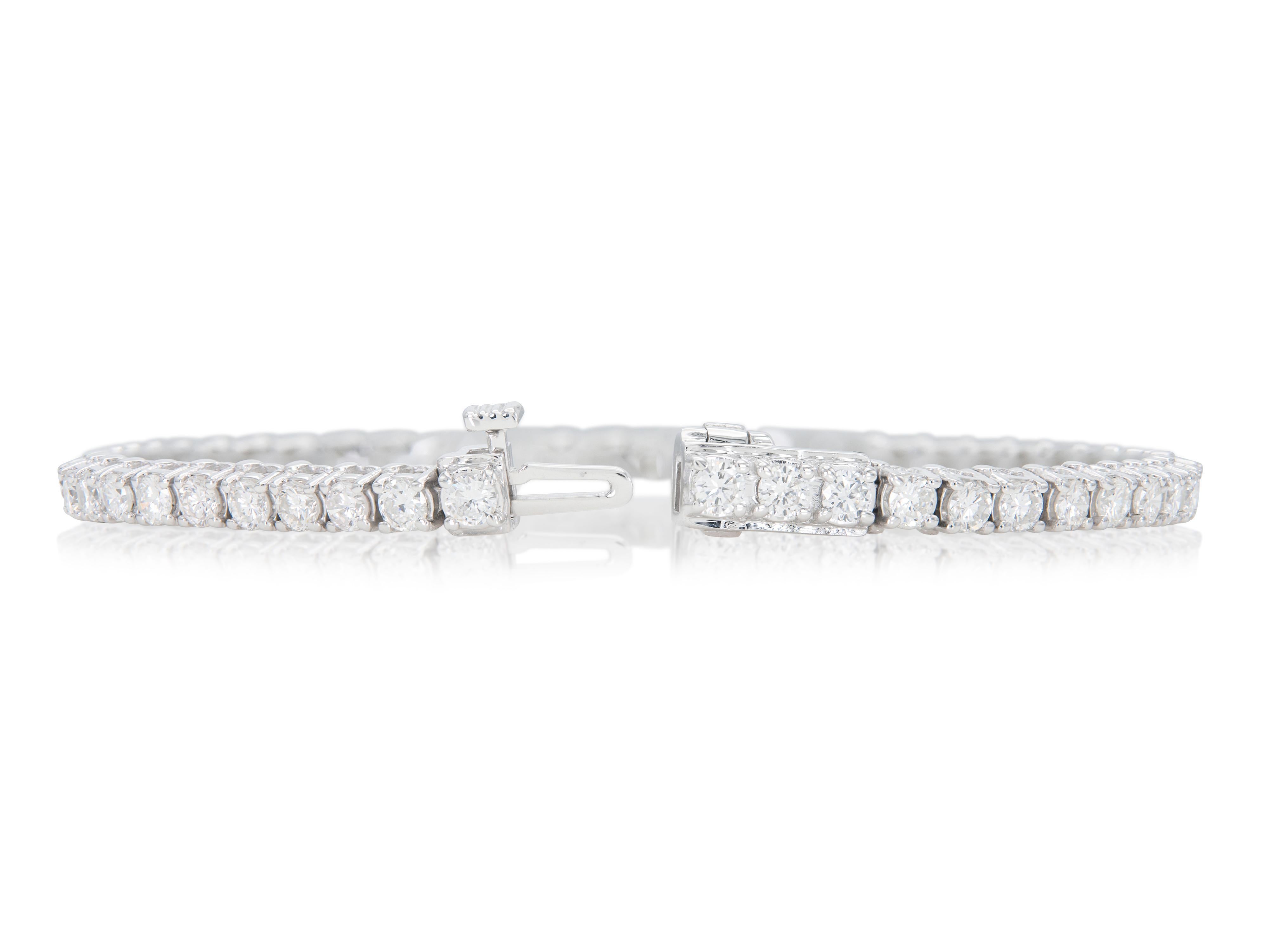 Round Cut 4.70 Carat Diamond Tennis Bracelet For Sale