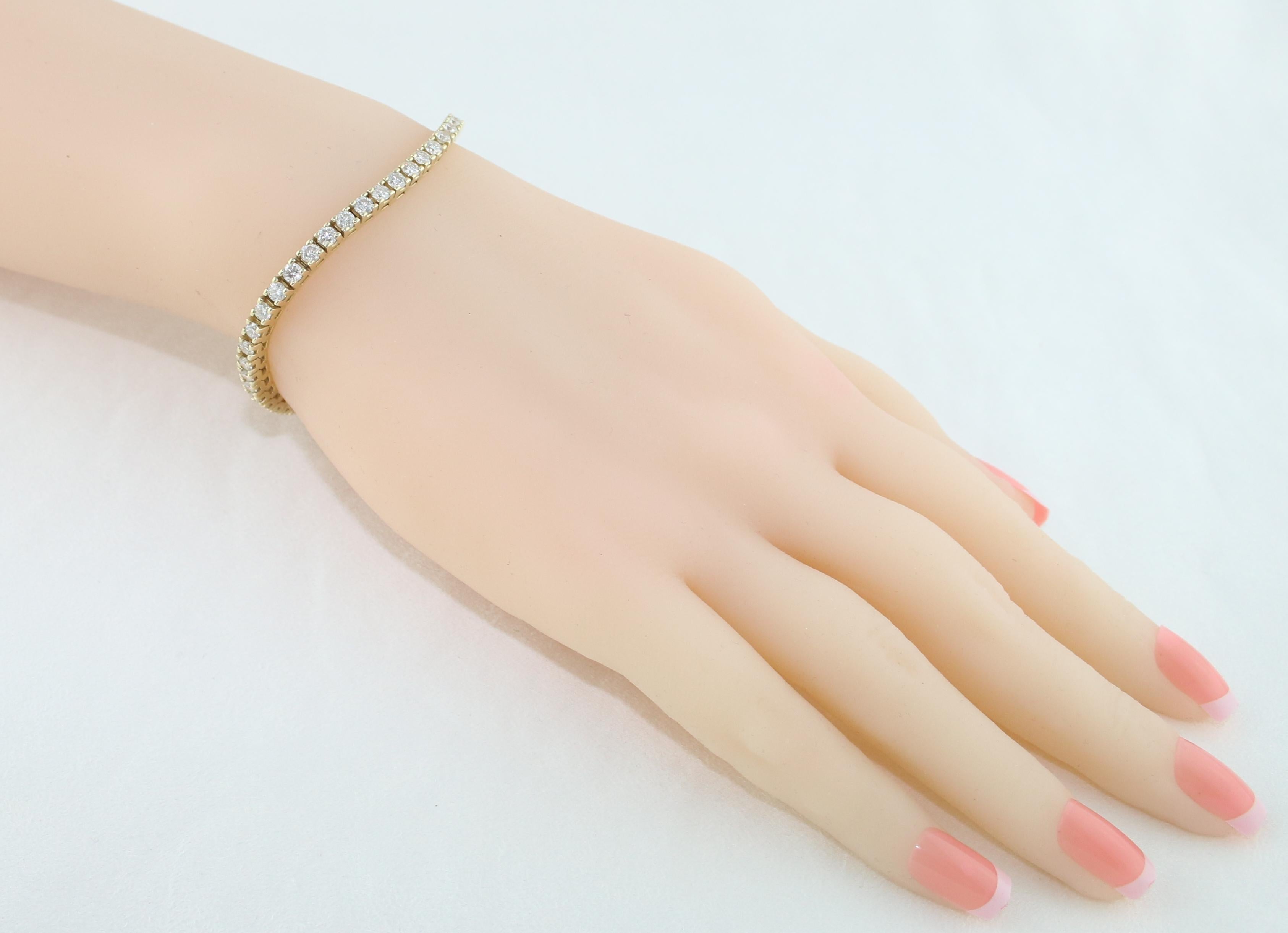 Contemporaneo Bracciale Tennis in oro giallo con diamante da 4.70 carati in vendita