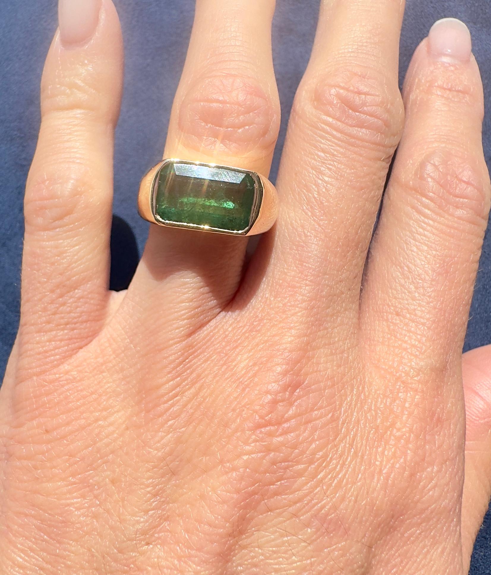 da uomo o donna Smeraldo da 4,70 carati in un anello in oro giallo 14 carati con stile firmato Hand Made in vendita