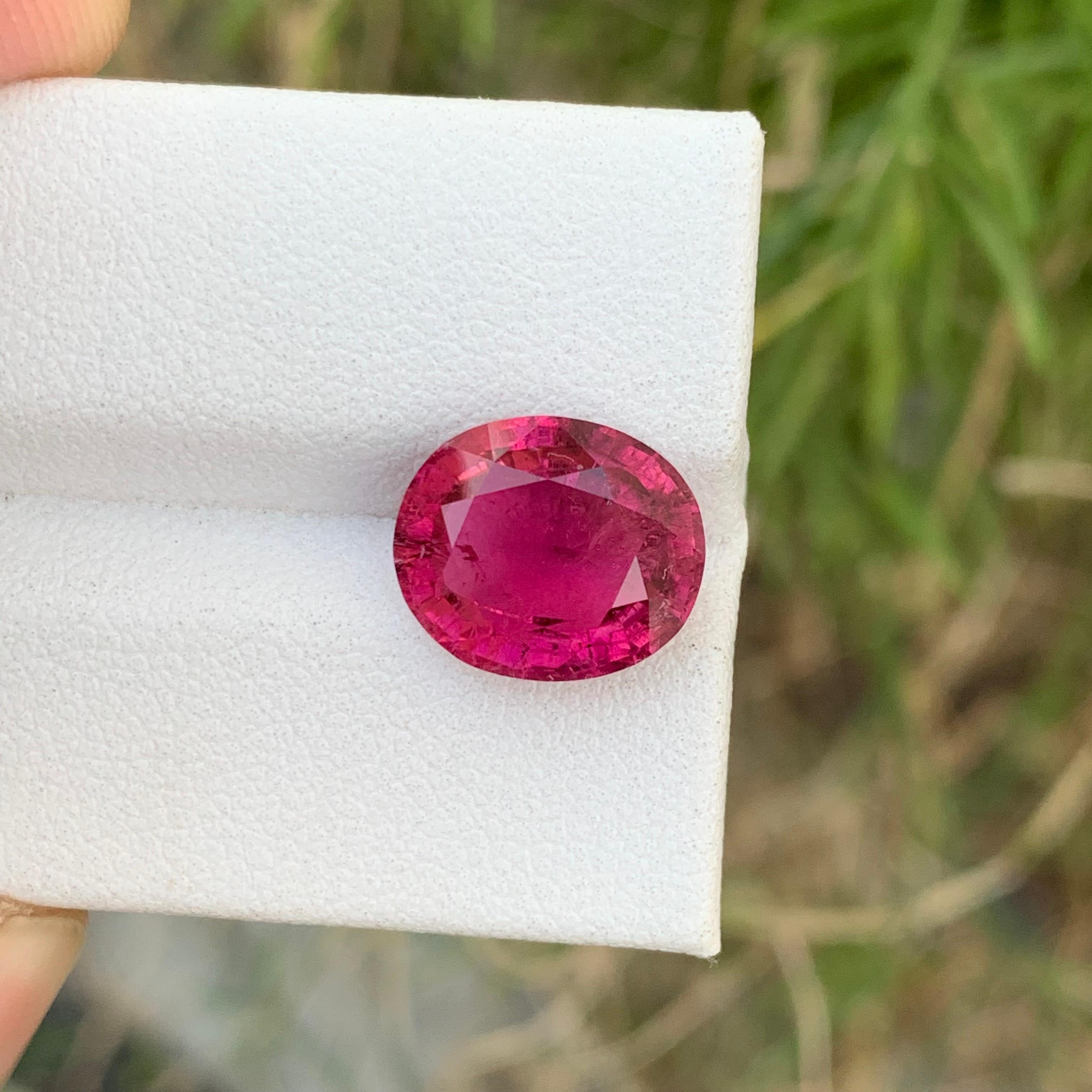 Oval Cut 4.70 Carat Glamorous Loose Rubellite Tourmaline Oval Shape Gem For Jewellery  For Sale