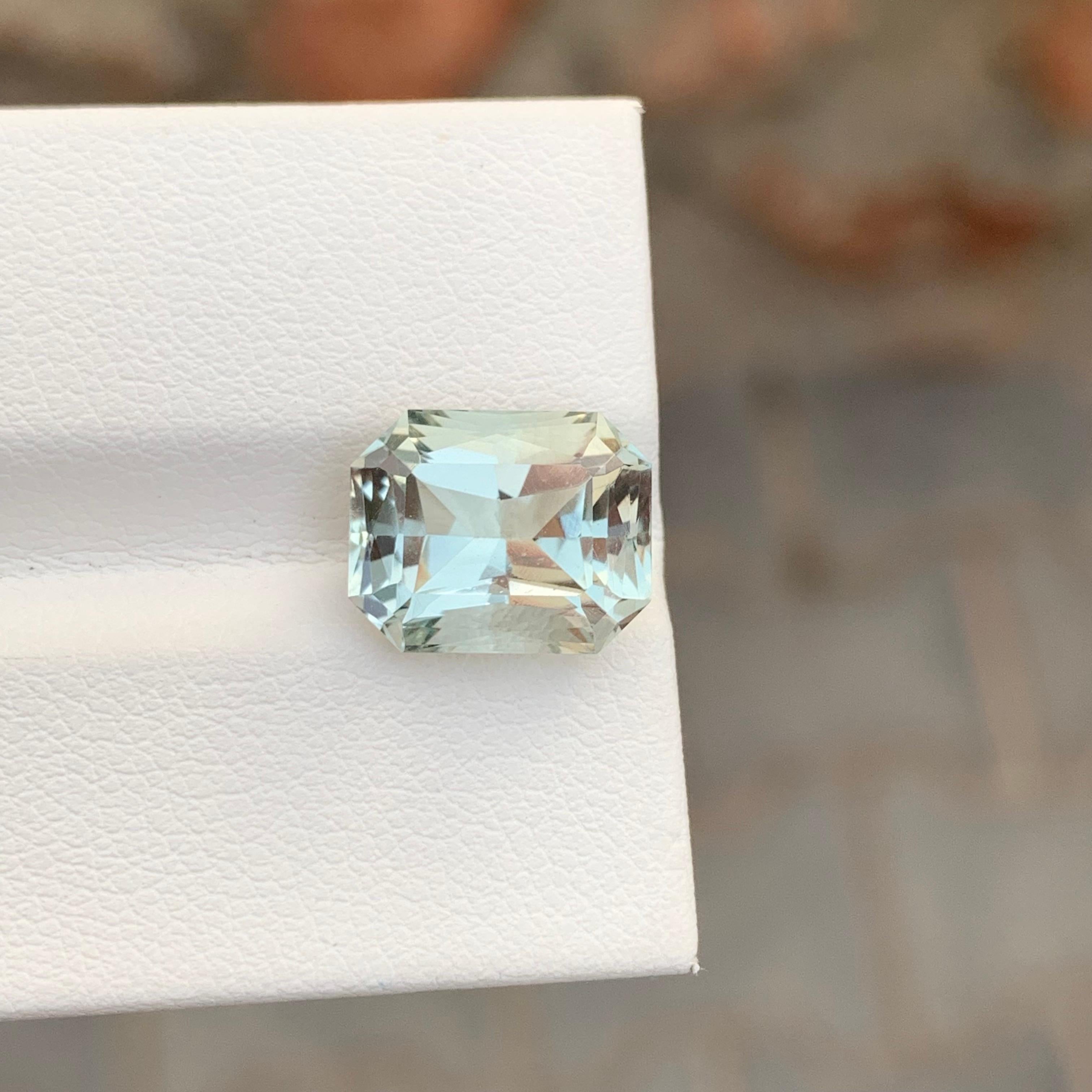 Type de pierre précieuse : Améthyste verte

Poids : 4.70 Carats
Dimensions : 11,2 x 9 x 7,2 mm
Clarté : Eye Clean
Origine : Brésil
Couleur : Vert
Forme : Carré 
Certificat : Sur demande
Mois : Février

Pouvoirs supposés de l'améthyste pour la