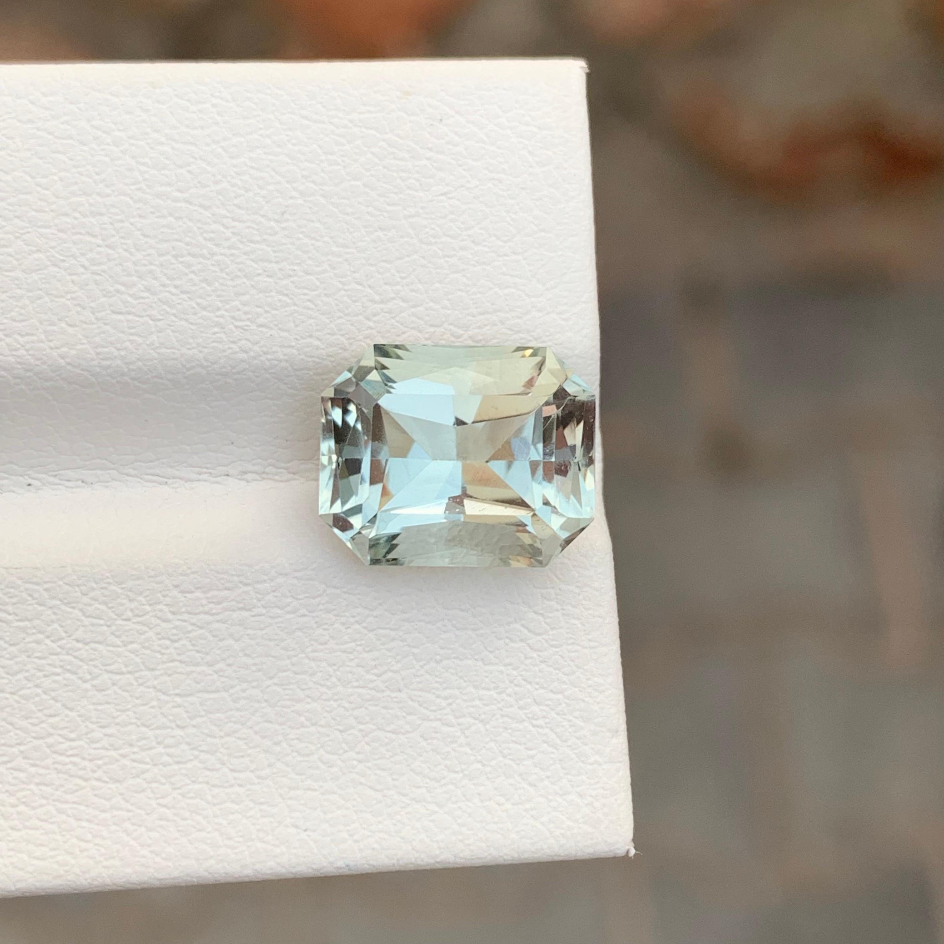 Arts and Crafts Belle améthyste verte non sertie de 4,70 carats de forme octogonale pour collier en vente