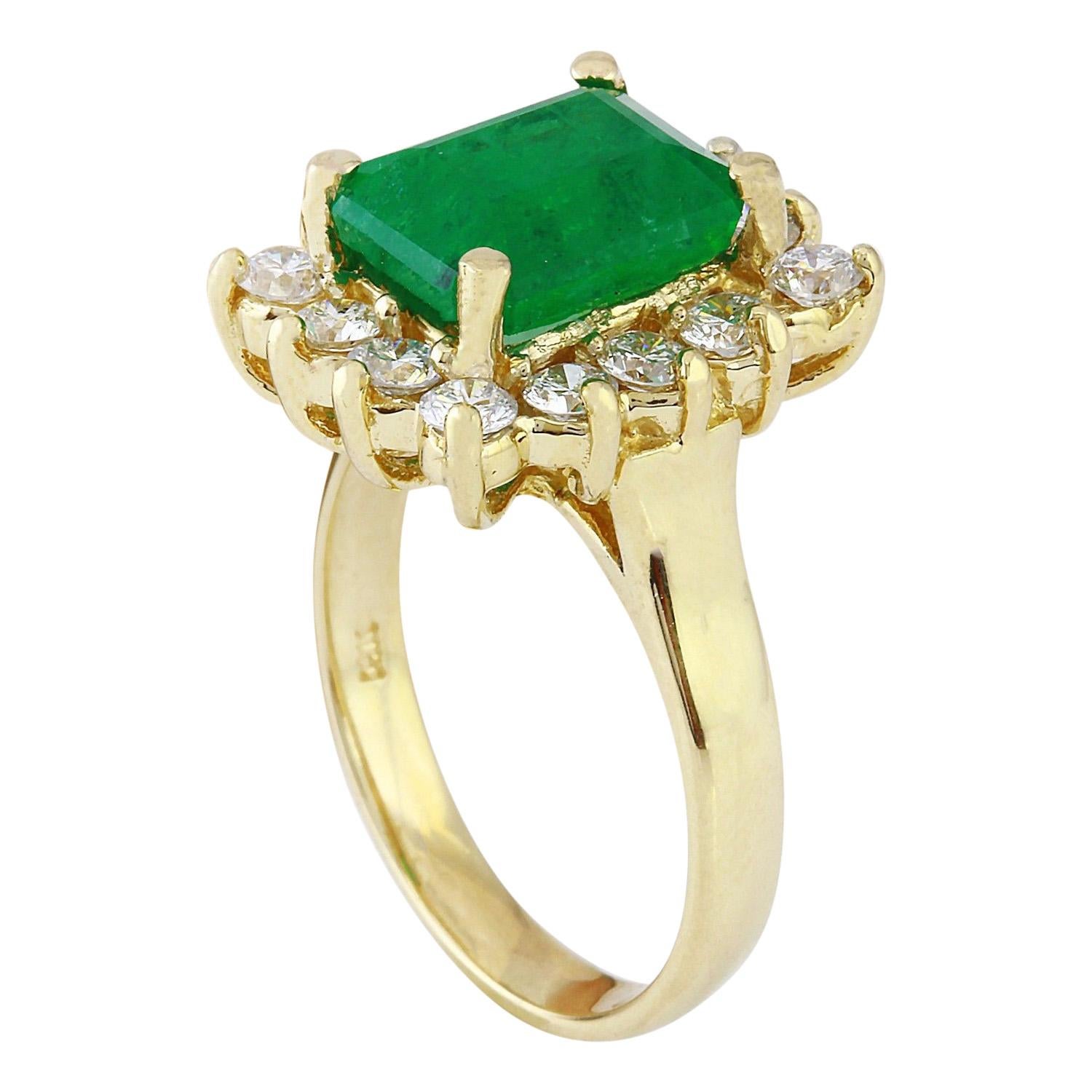 Natural Emerald Diamond Ring in 14 Karat Solid Yellow Gold In New Condition For Sale In Manhattan Beach, CA
