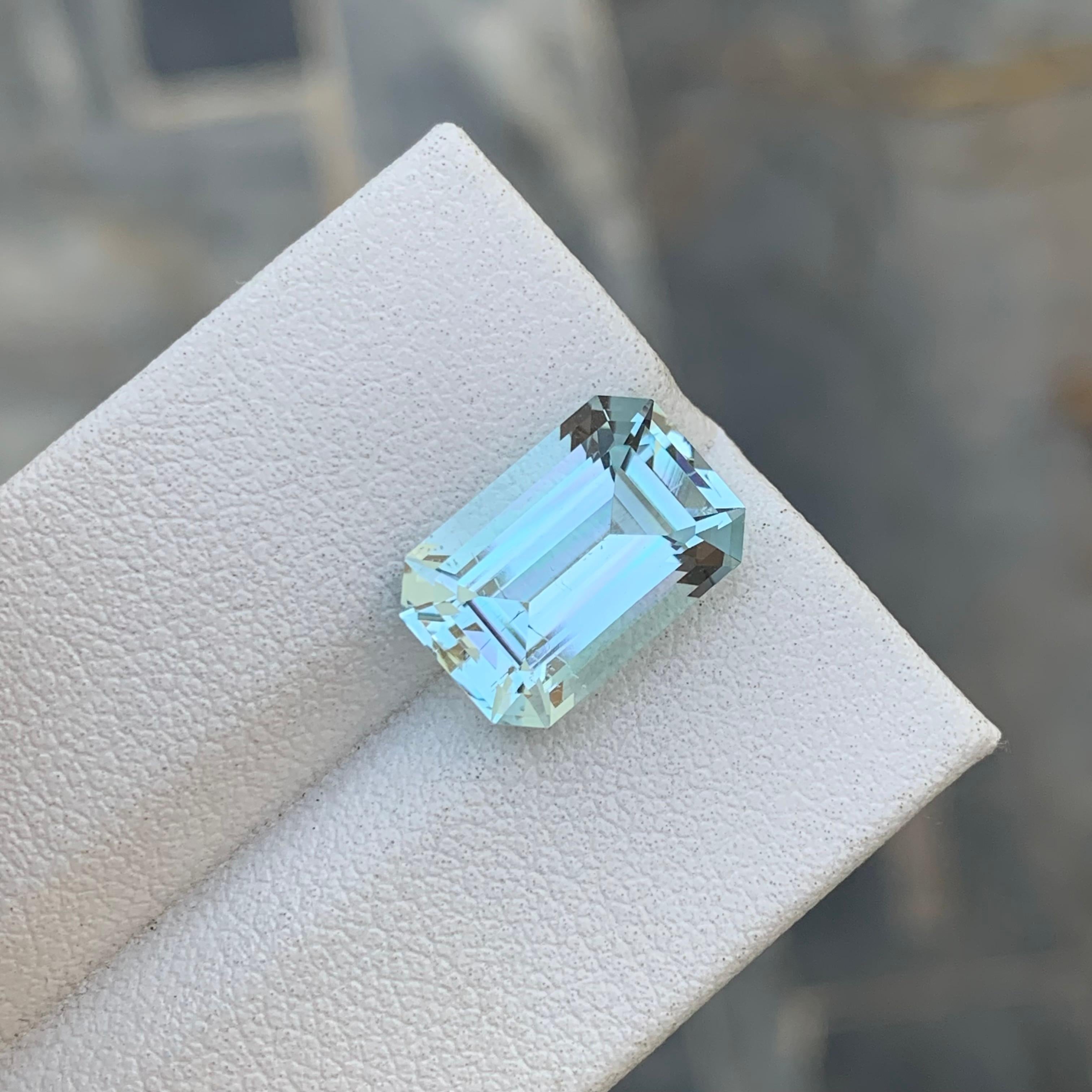 4.70 Carat Natural Loose Aquamarine Emerald Shape Gem For Jewellery Making  For Sale 5