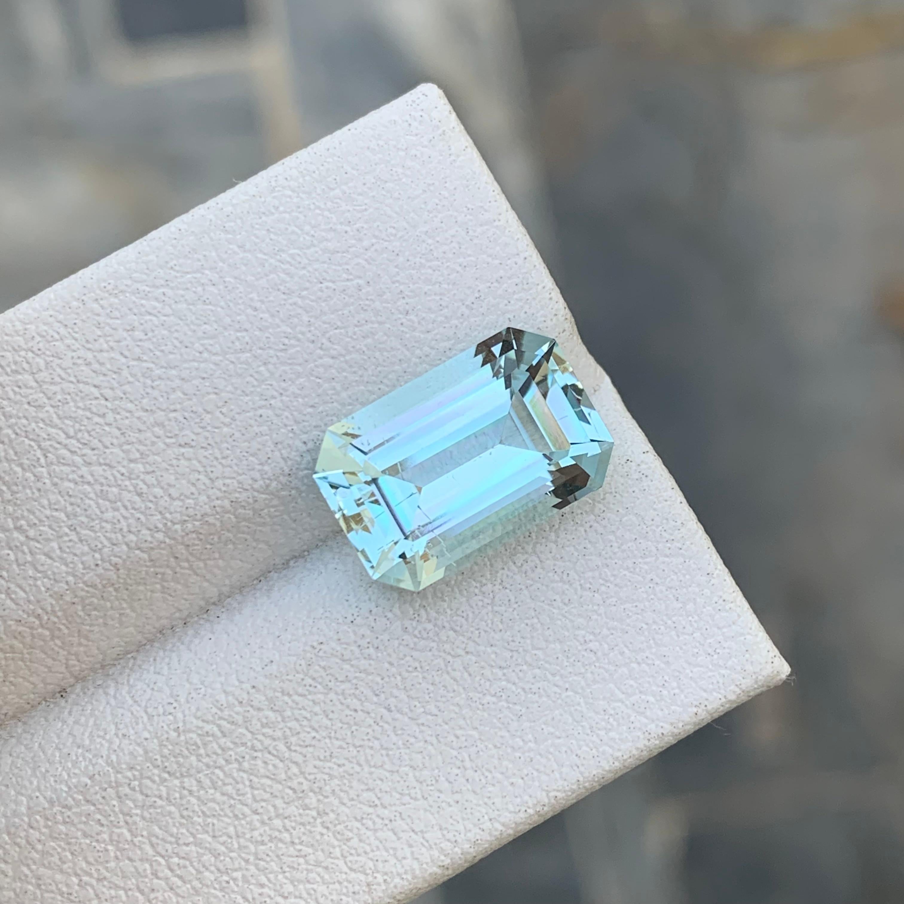 4.70 Carat Natural Loose Aquamarine Emerald Shape Gem For Jewellery Making  For Sale 6