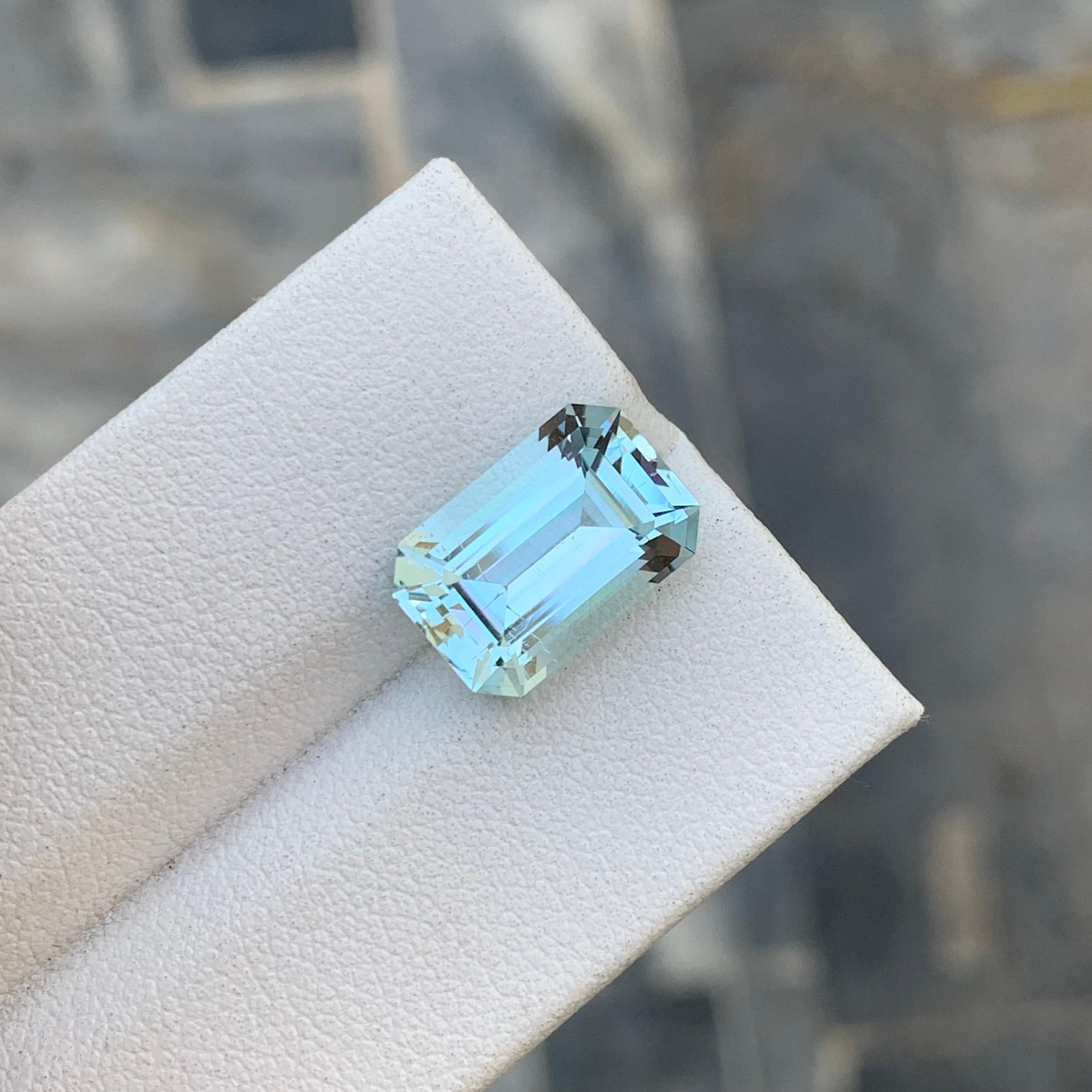 4.70 Carat Natural Loose Aquamarine Emerald Shape Gem For Jewellery Making In New Condition For Sale In Peshawar, PK