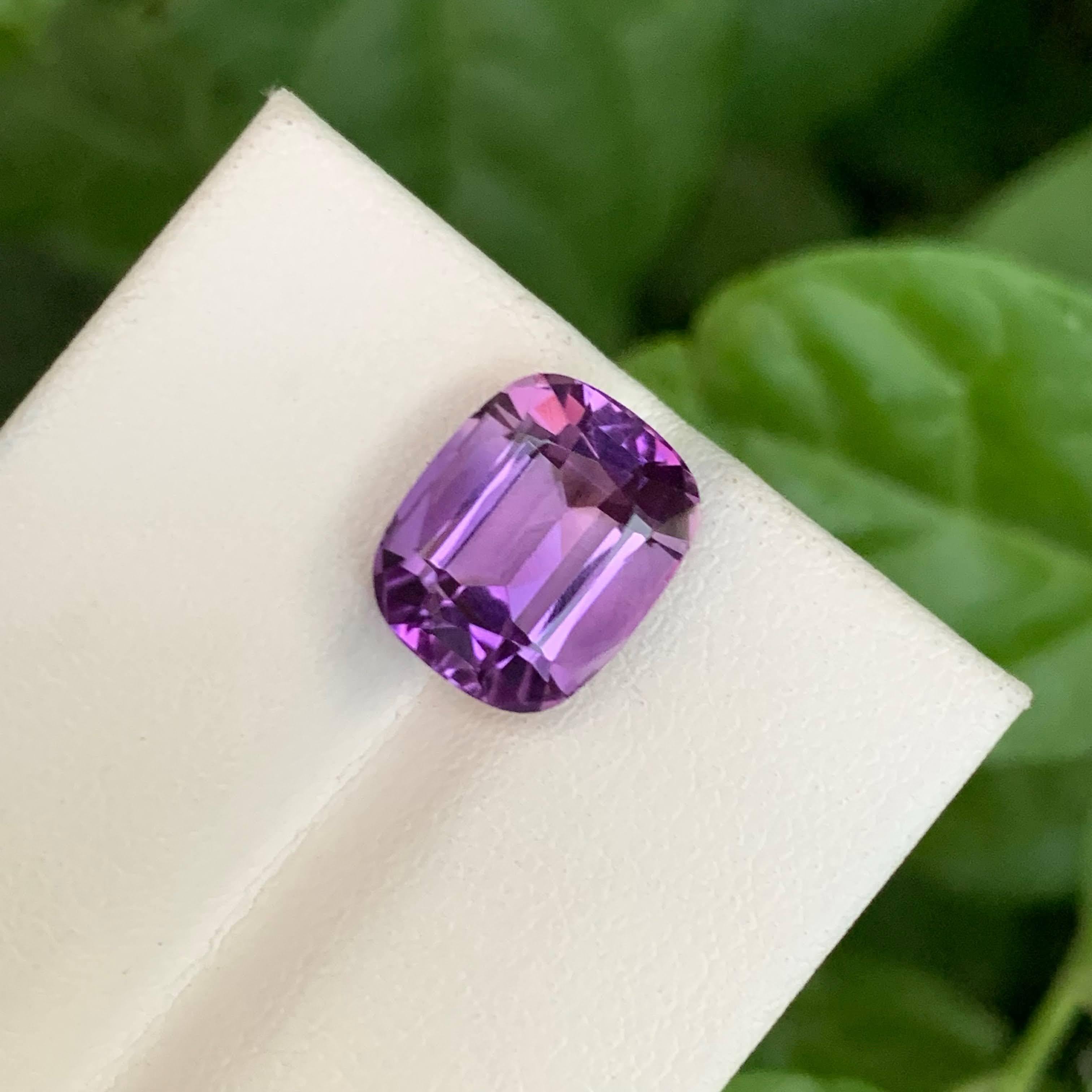 Modern 4.70 Carat Natural Loose Fantastic Purple Amethyst Stone Cushion Cut from Brazil For Sale