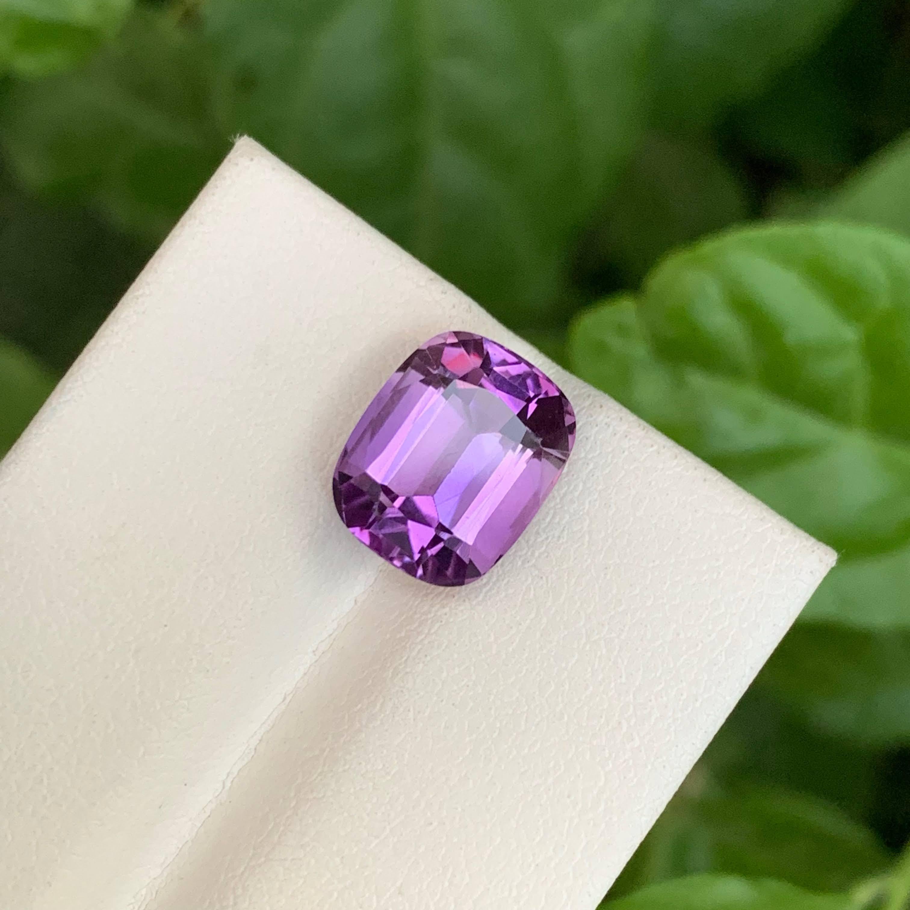 4.70 Carat Natural Loose Fantastic Purple Amethyst Stone Cushion Cut from Brazil In New Condition For Sale In Bangkok, TH