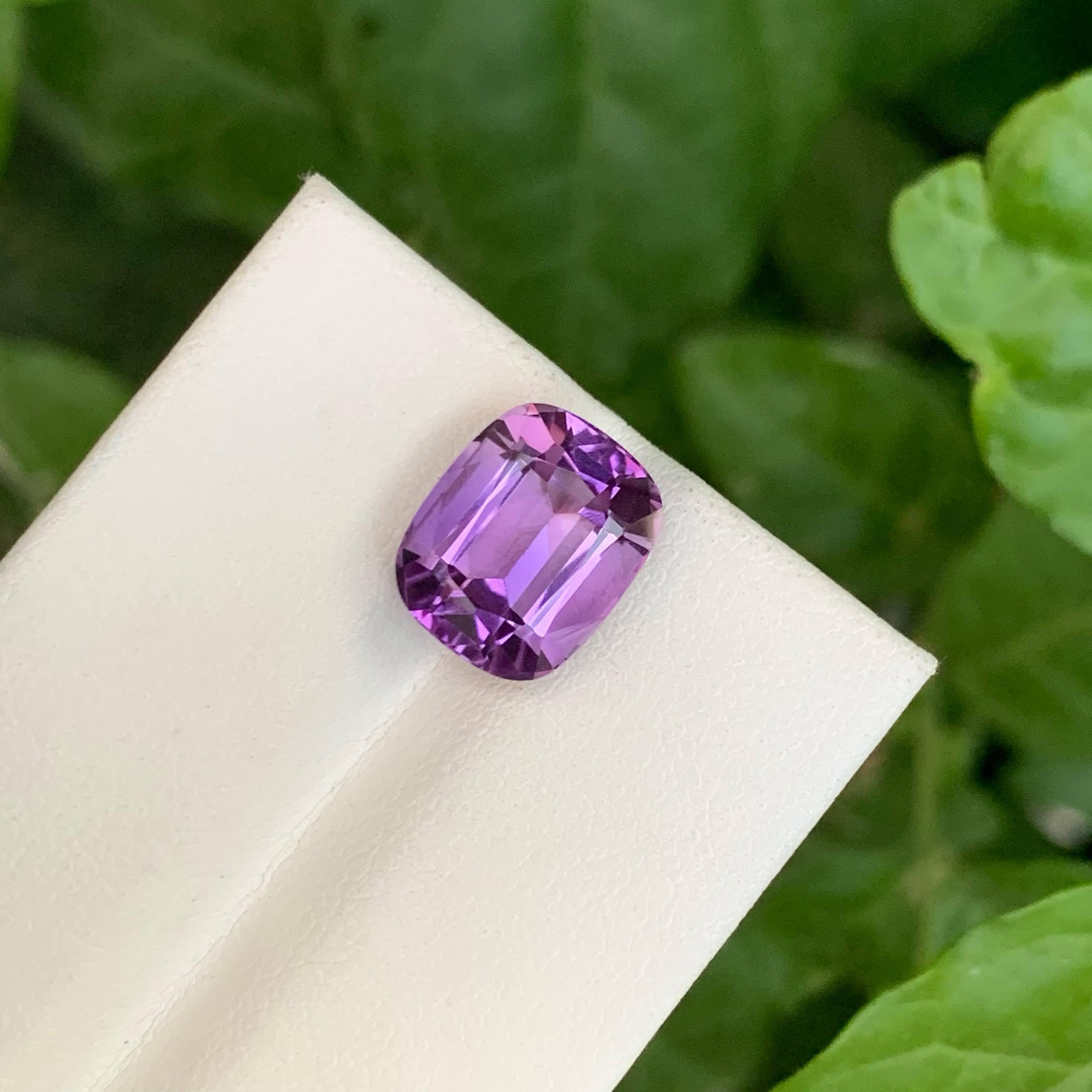 Women's or Men's 4.70 Carat Natural Loose Fantastic Purple Amethyst Stone Cushion Cut from Brazil For Sale