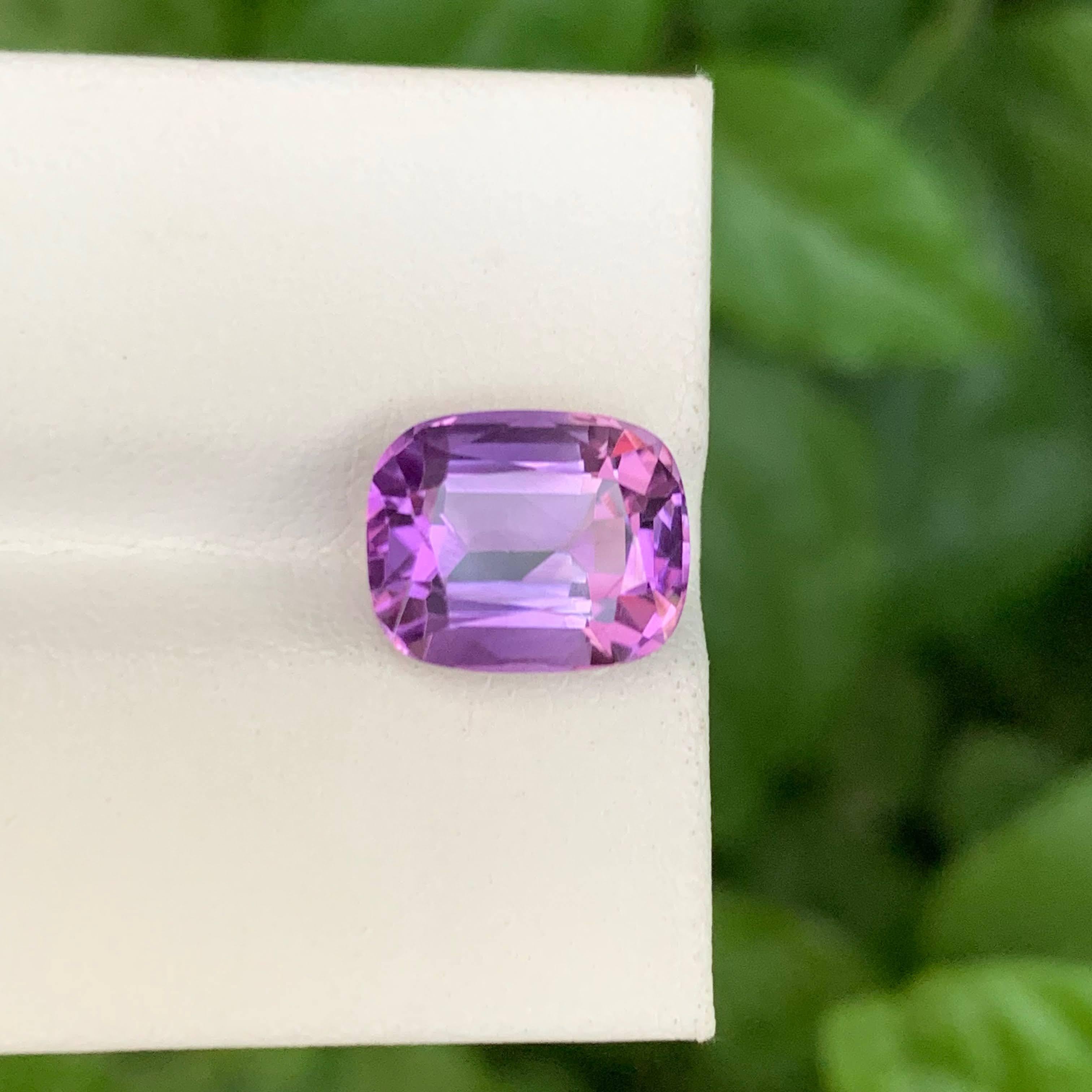 4.70 Carat Natural Loose Fantastic Purple Amethyst Stone Cushion Cut from Brazil For Sale 2