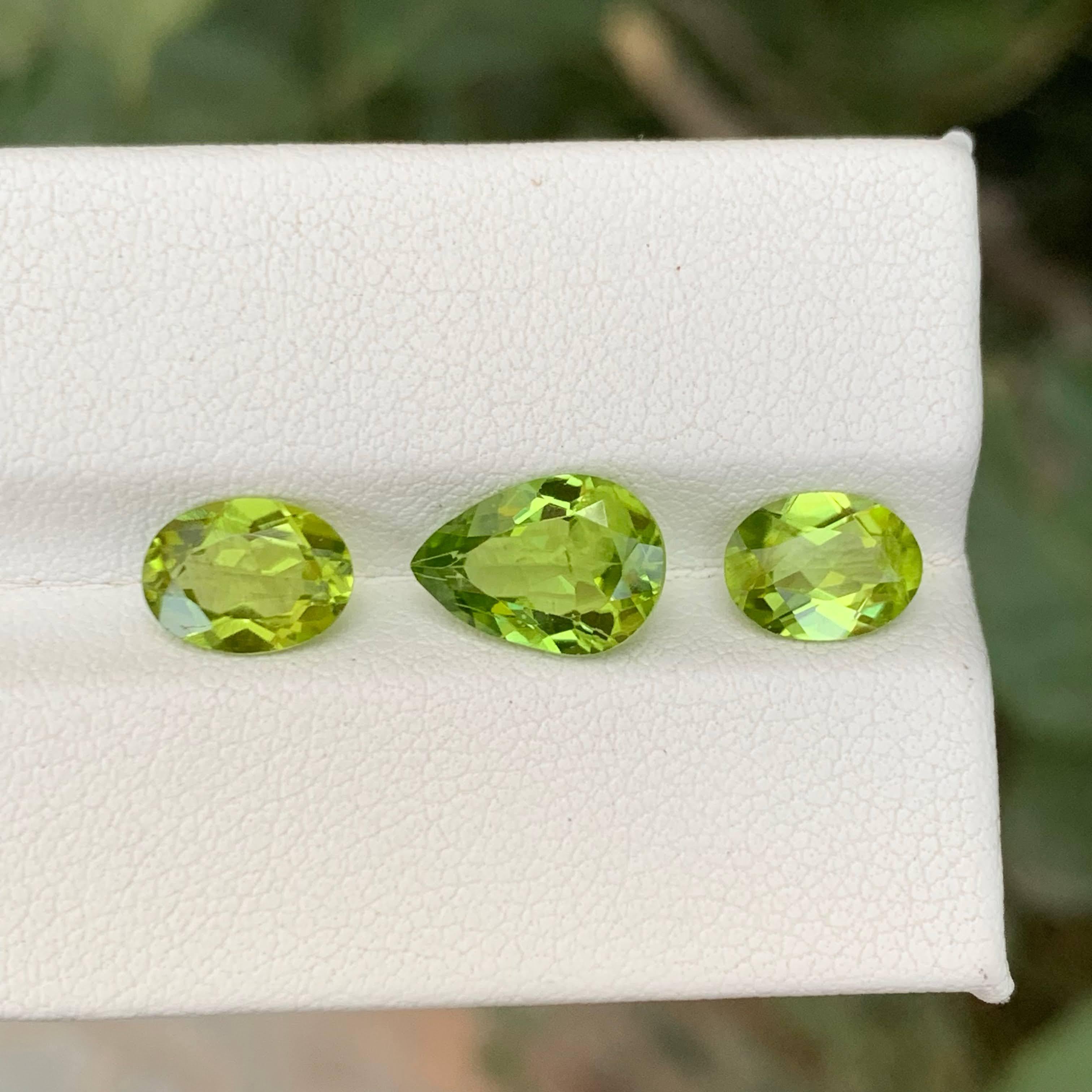 4.70 Carat Natural Loose Green Peridot Stone Set Pakistani Gemstones (pierres précieuses pakistanaises) en vente 5