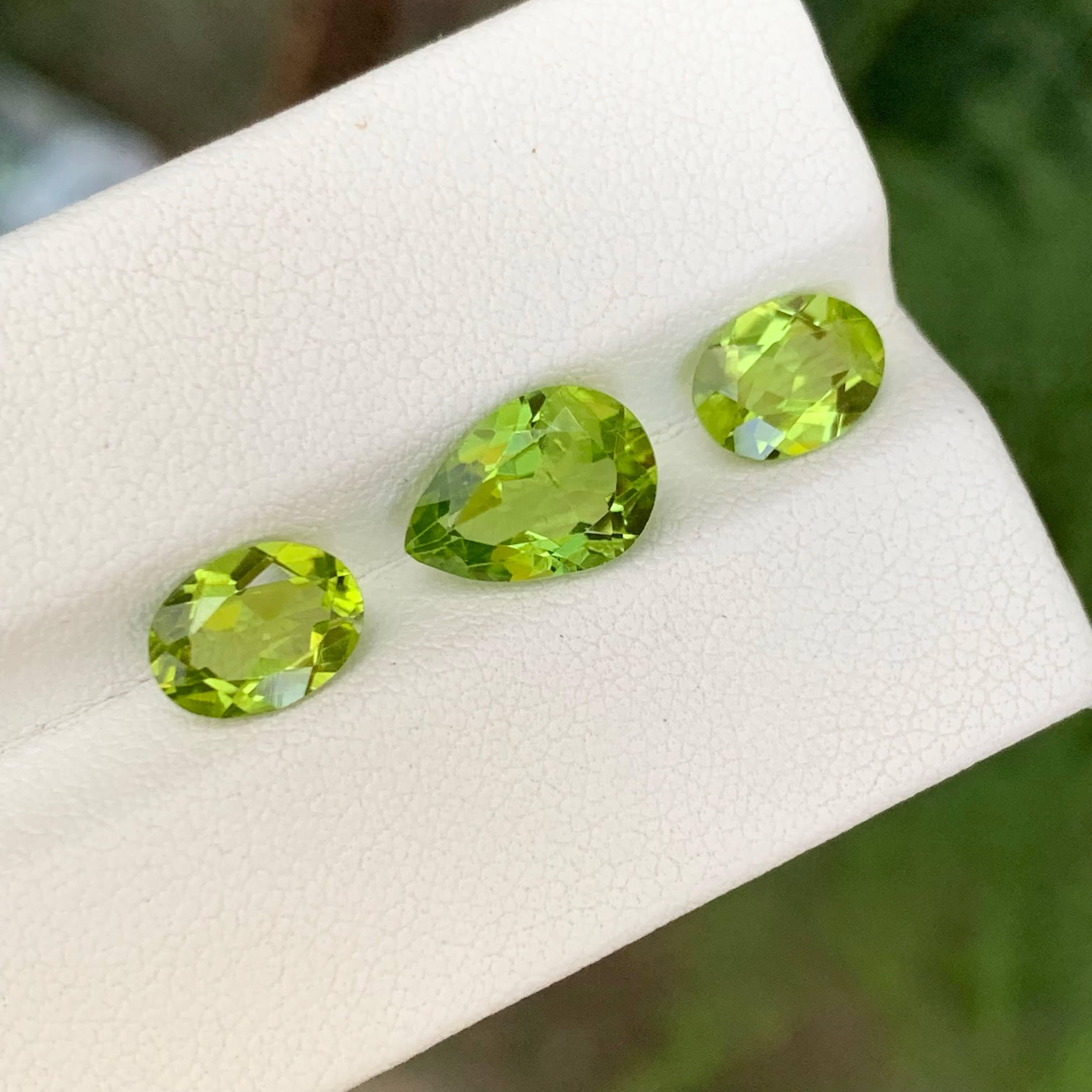 Taille mixte 4.70 Carat Natural Loose Green Peridot Stone Set Pakistani Gemstones (pierres précieuses pakistanaises) en vente