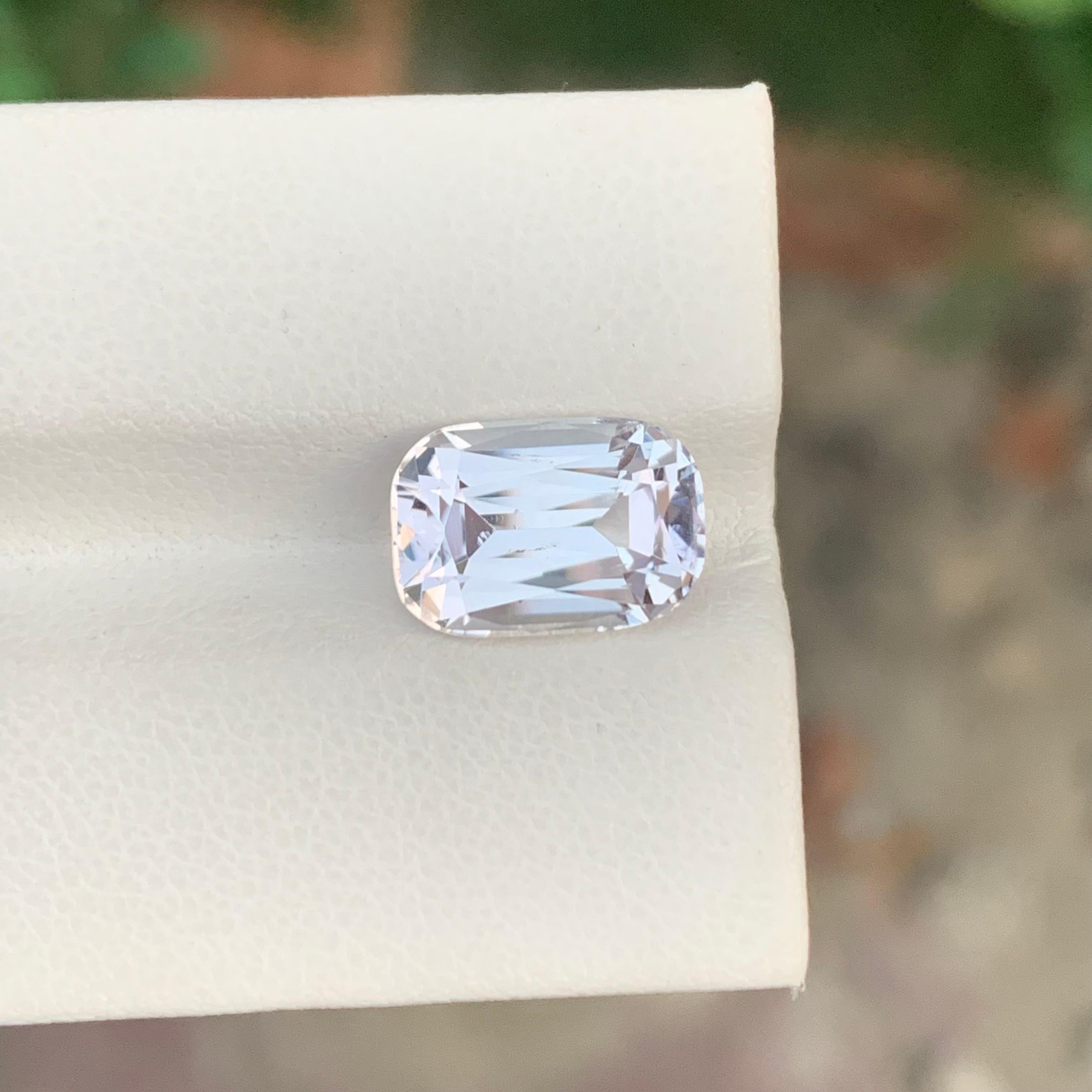 4.70 Carat Natural Loose Kunzite Cushion Shape Gem From Afghanistan Mine en vente 4