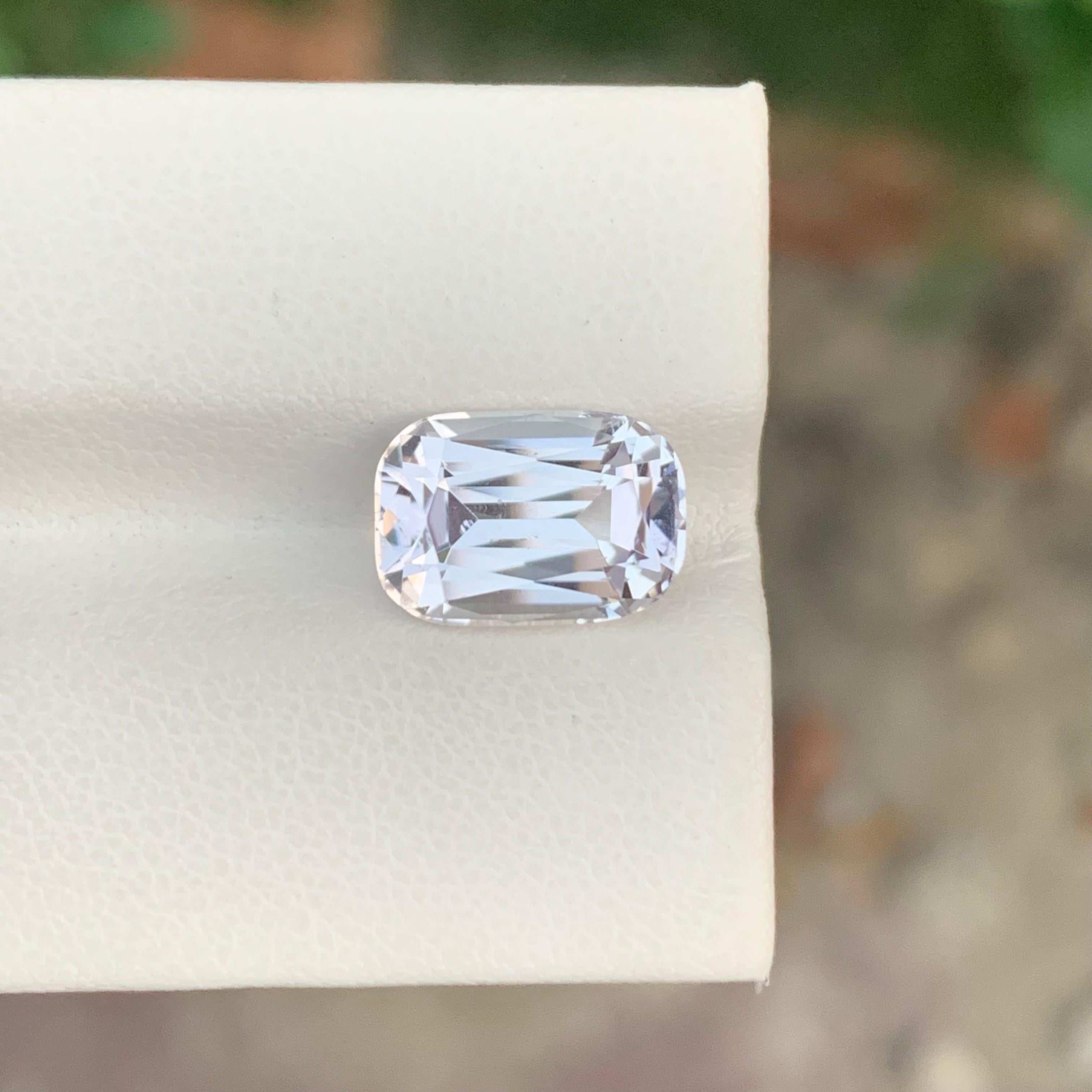 4.70 Carat Natural Loose Kunzite Cushion Shape Gem From Afghanistan Mine en vente 5