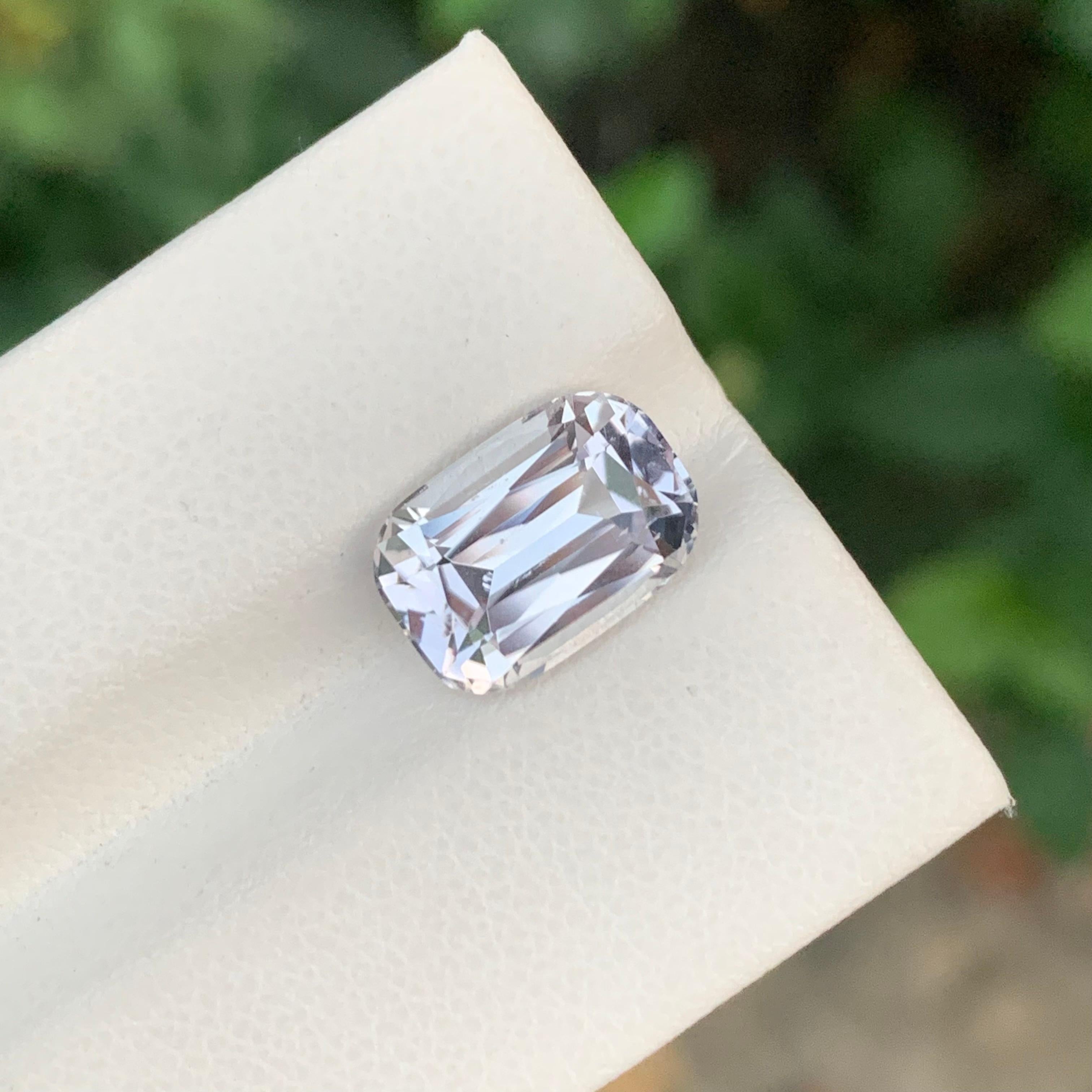 Kunzite libre
Poids : 4,70 carats
Dimension : 11,7 x 8 x 6,1 mm
Origine : Kunar, Afghanistan
Traitement : Non
Certificat : Sur demande

La kunzite, une pierre précieuse délicate et enchanteresse, est appréciée pour ses teintes exquises allant du
