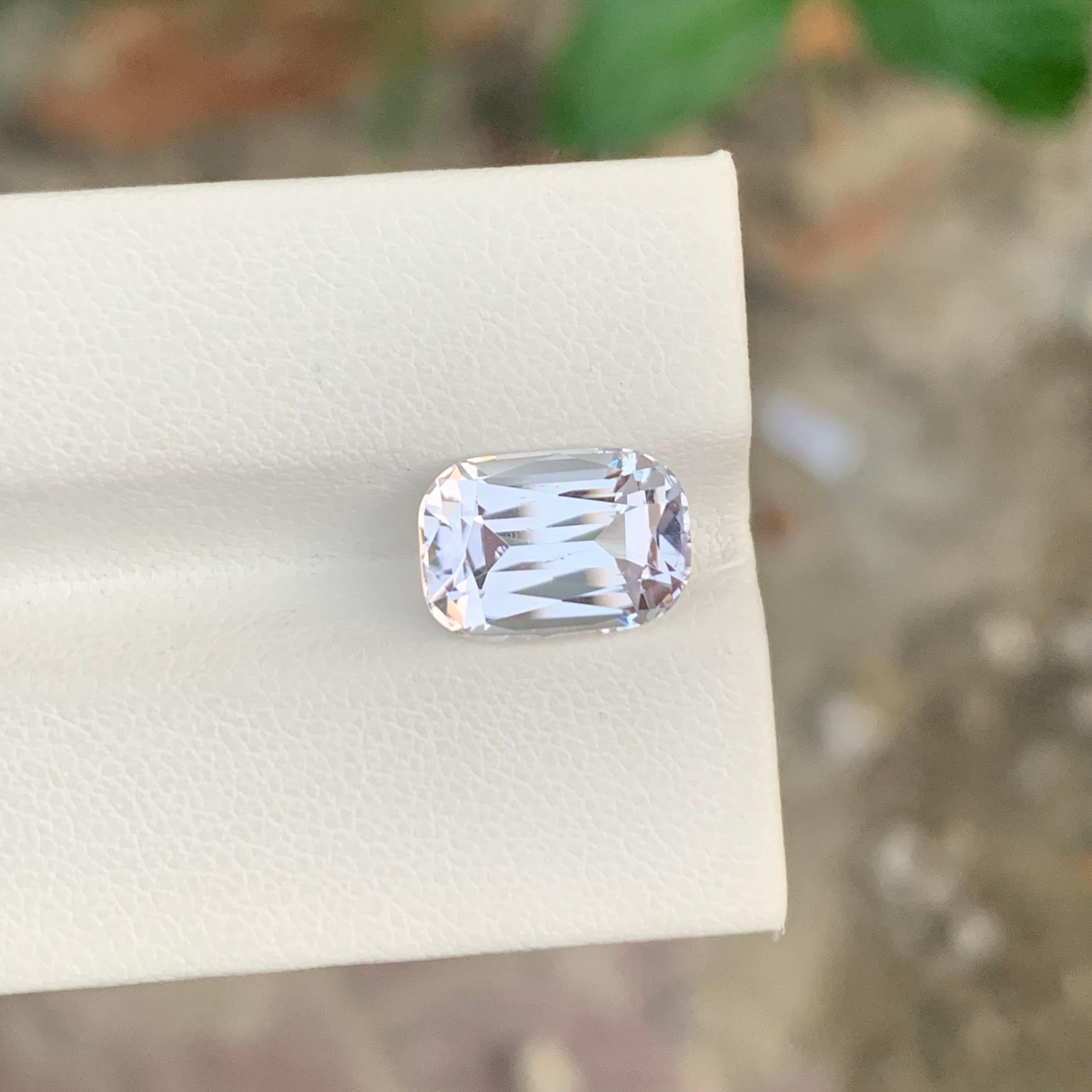 4.70 Carat Natural Loose Kunzite Cushion Shape Gem From Afghanistan Mine Unisexe en vente
