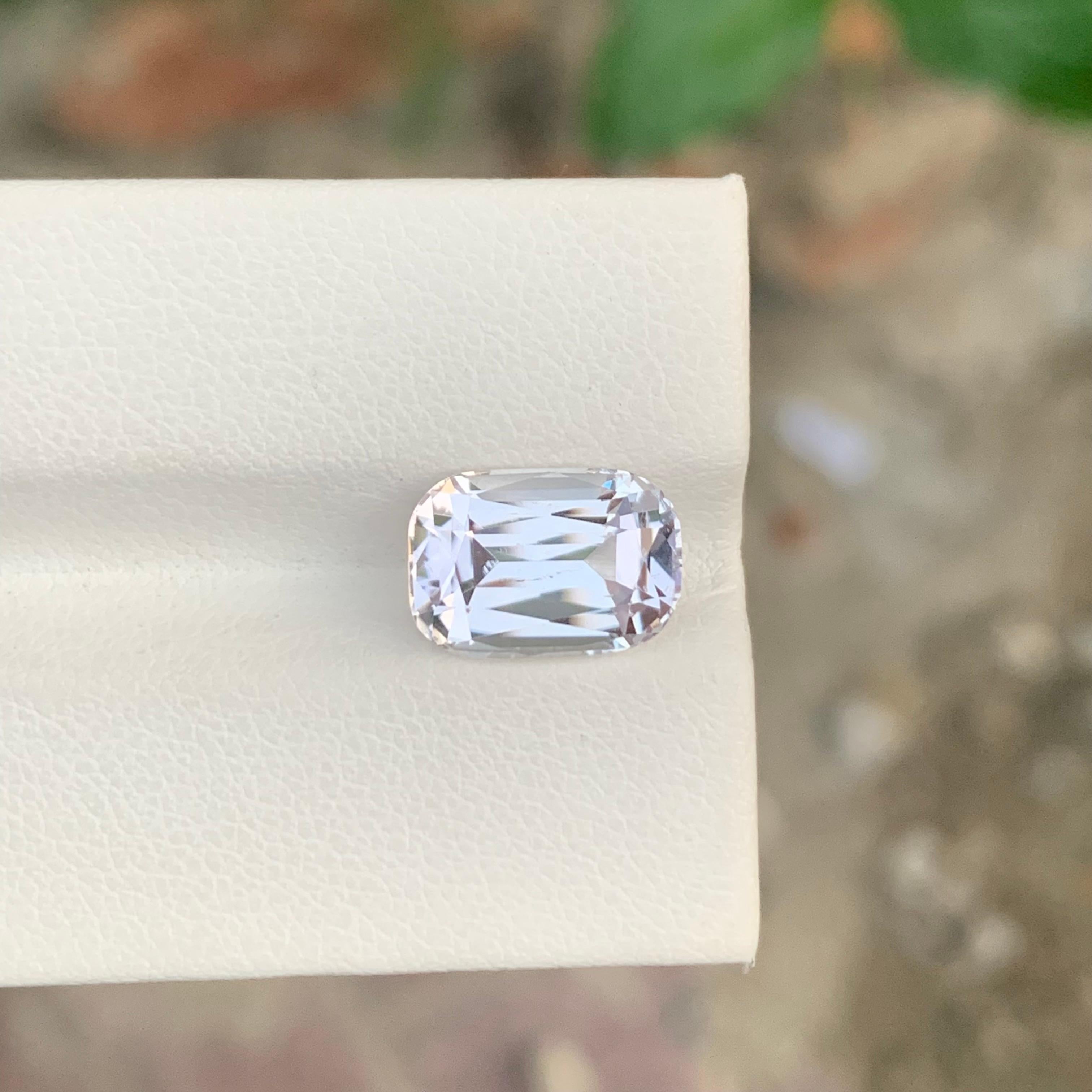 4.70 Carat Natural Loose Kunzite Cushion Shape Gem From Afghanistan Mine en vente 1