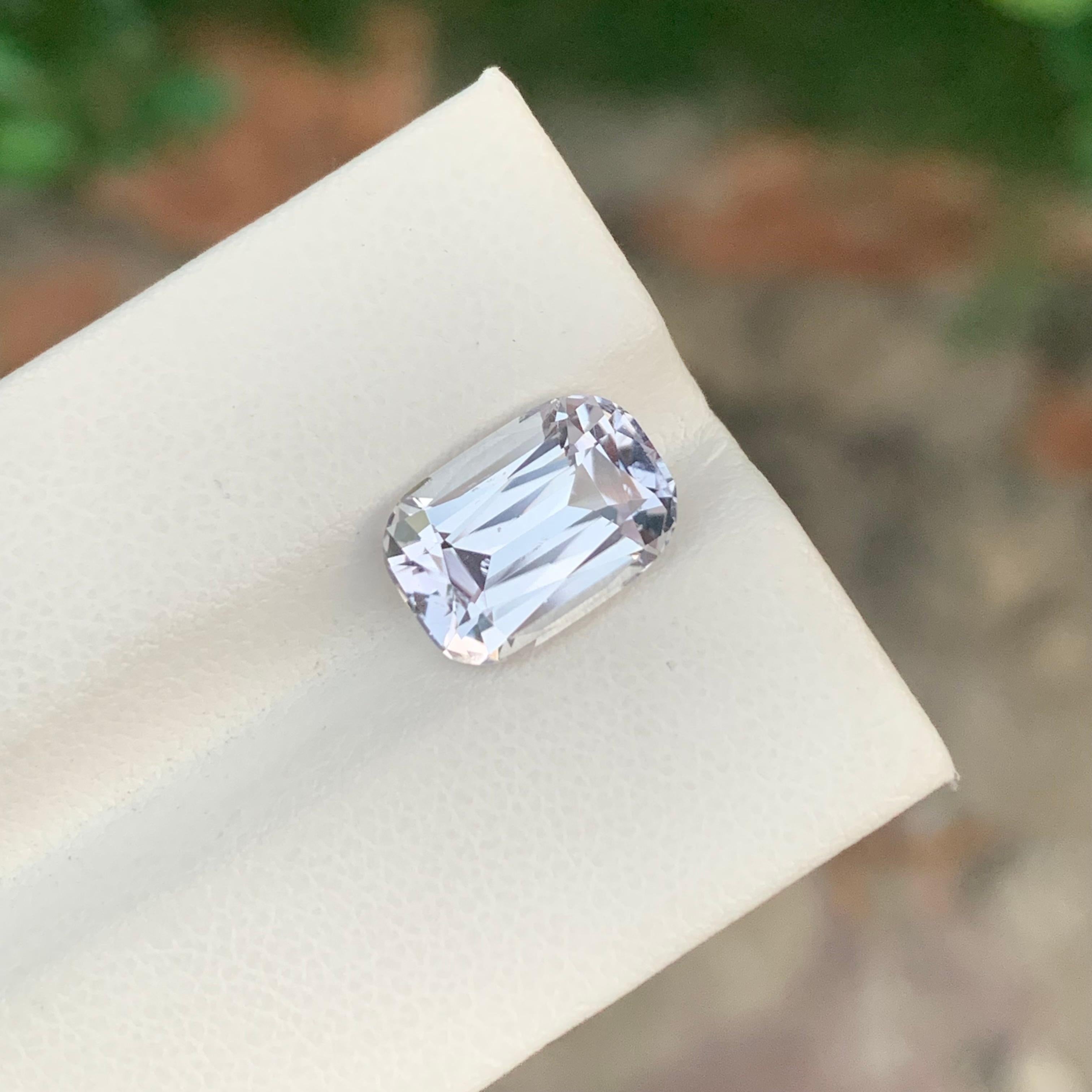 4.70 Carat Natural Loose Kunzite Cushion Shape Gem From Afghanistan Mine en vente 3