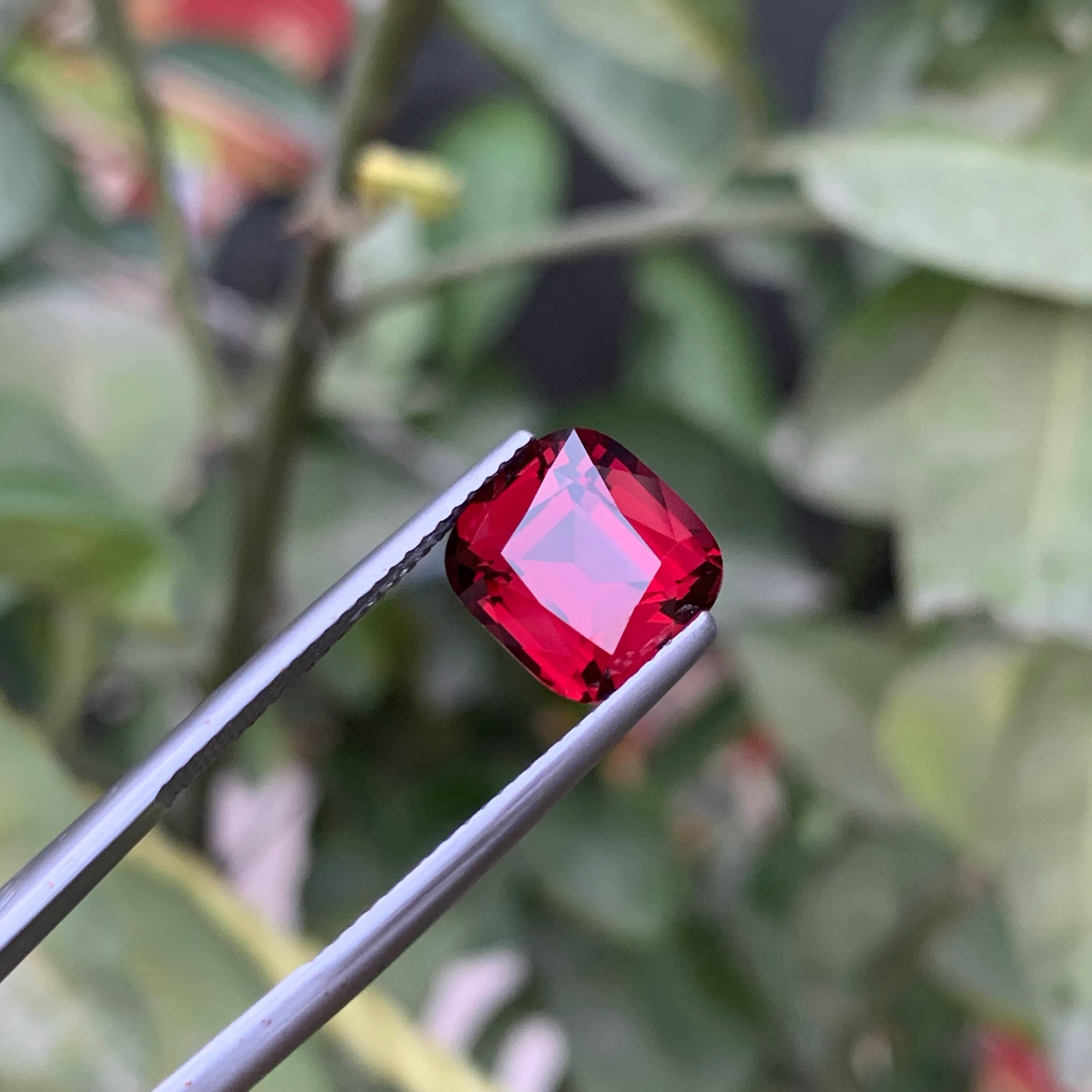 4,70 Karat natürlicher loser rosa-roter Granatstein im Kissenschliff tansanischer Edelstein für Damen oder Herren im Angebot