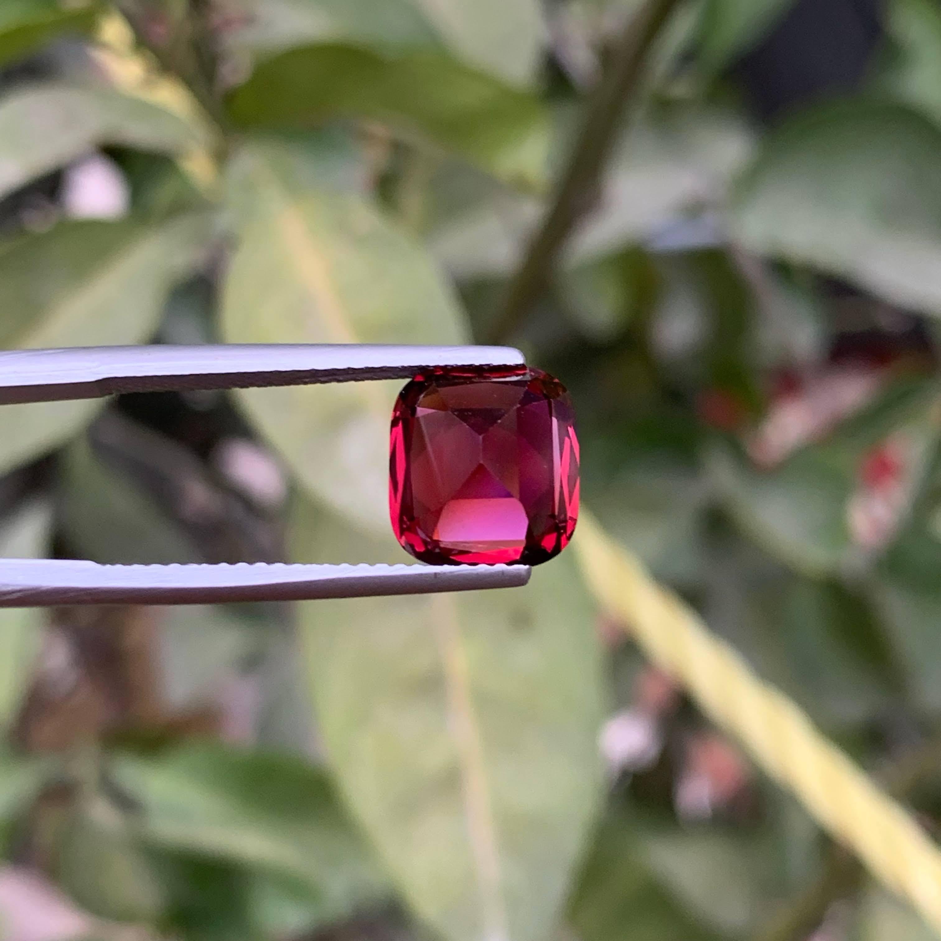 4,70 Karat natürlicher loser rosa-roter Granatstein im Kissenschliff tansanischer Edelstein im Angebot 4